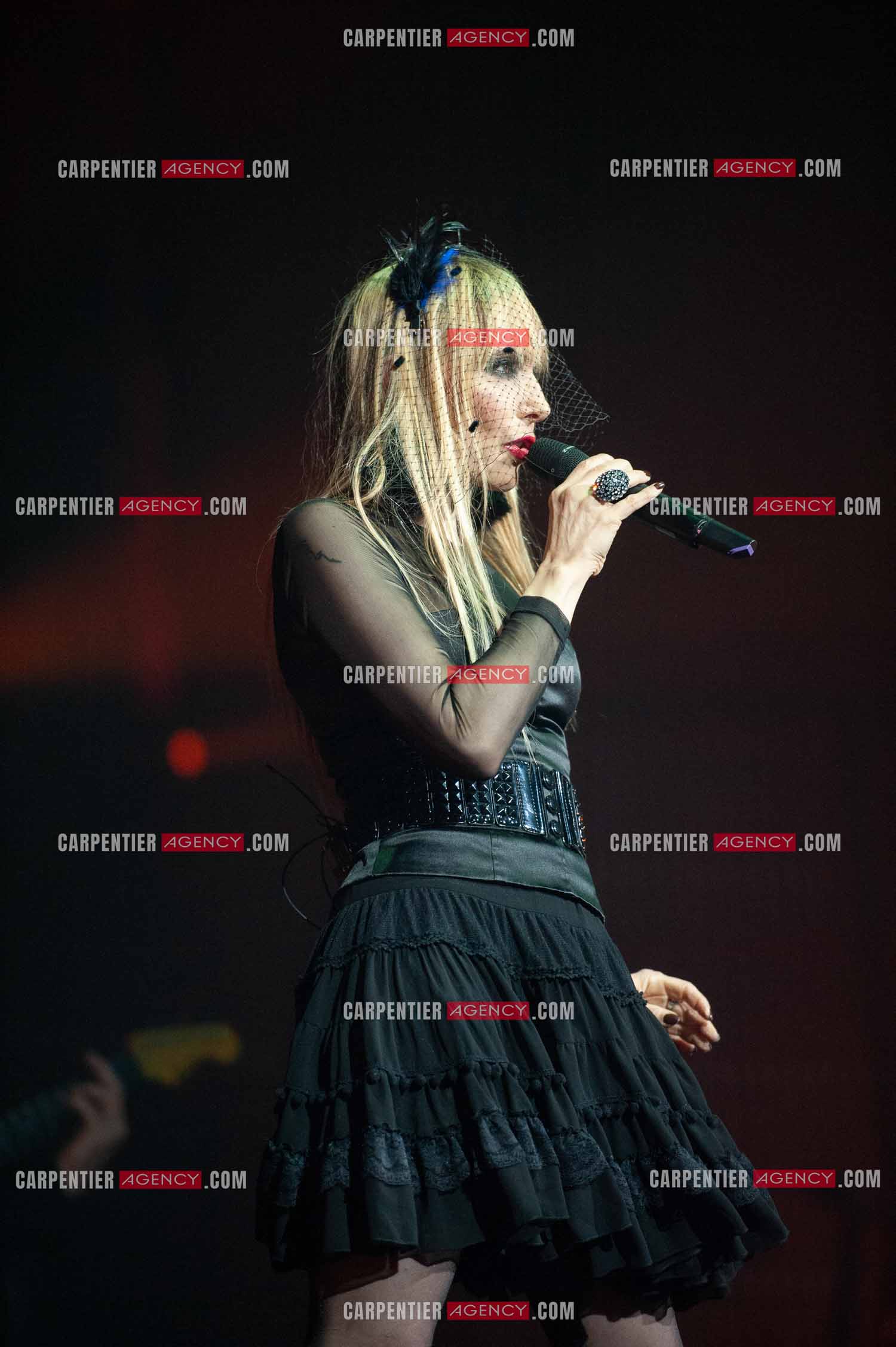 La chanteuse Jeanne Mas connue pour ses tubes “ Toute Première Fois et “ En Rouge et Noir “ dans la tournée RFM LOVE 80 au Zénith de Paris en 2010.        ( Exclusif )