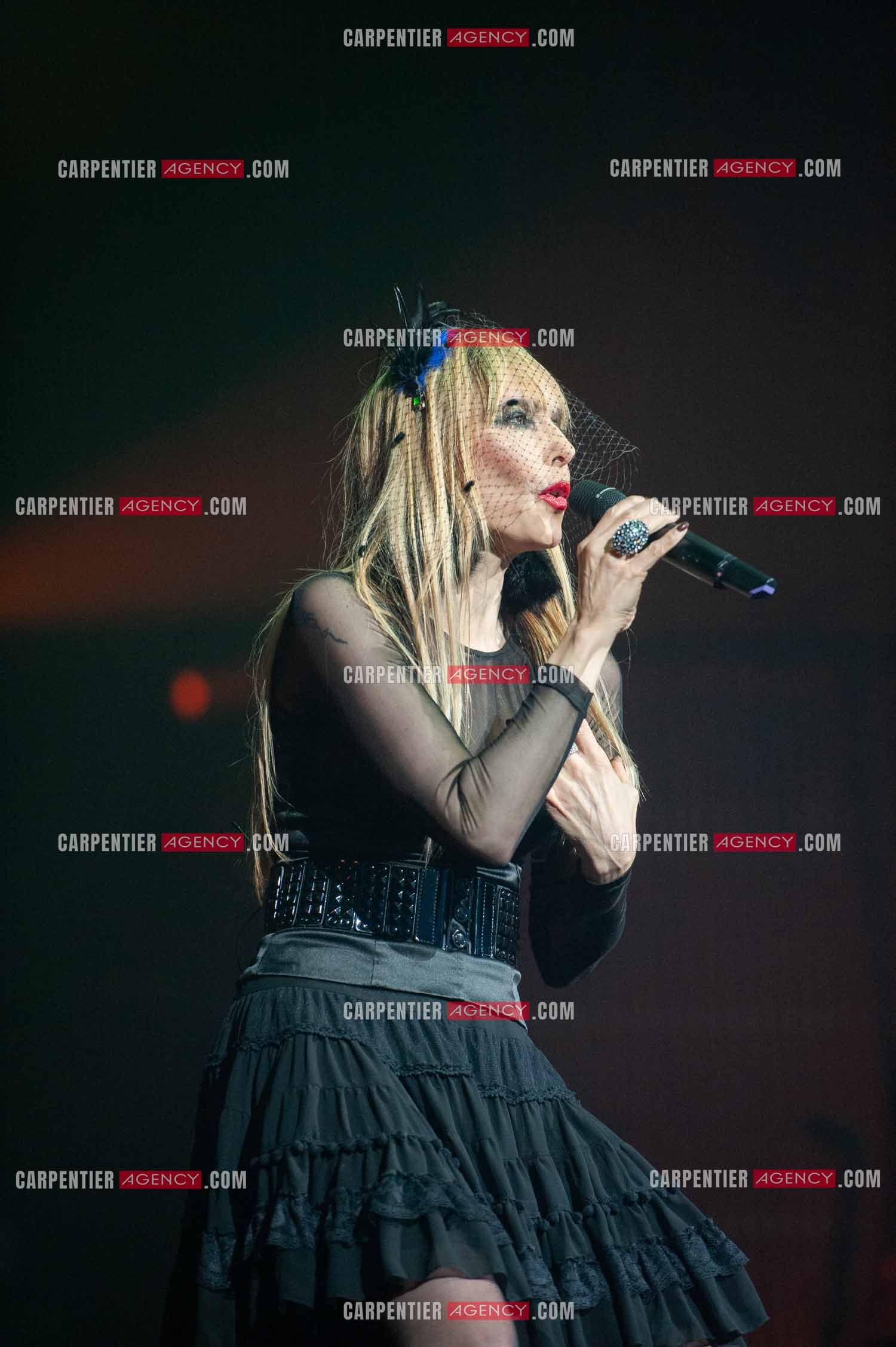 La chanteuse Jeanne Mas connue pour ses tubes “ Toute Première Fois et “ En Rouge et Noir “ dans la tournée RFM LOVE 80 au Zénith de Paris en 2010.        ( Exclusif )