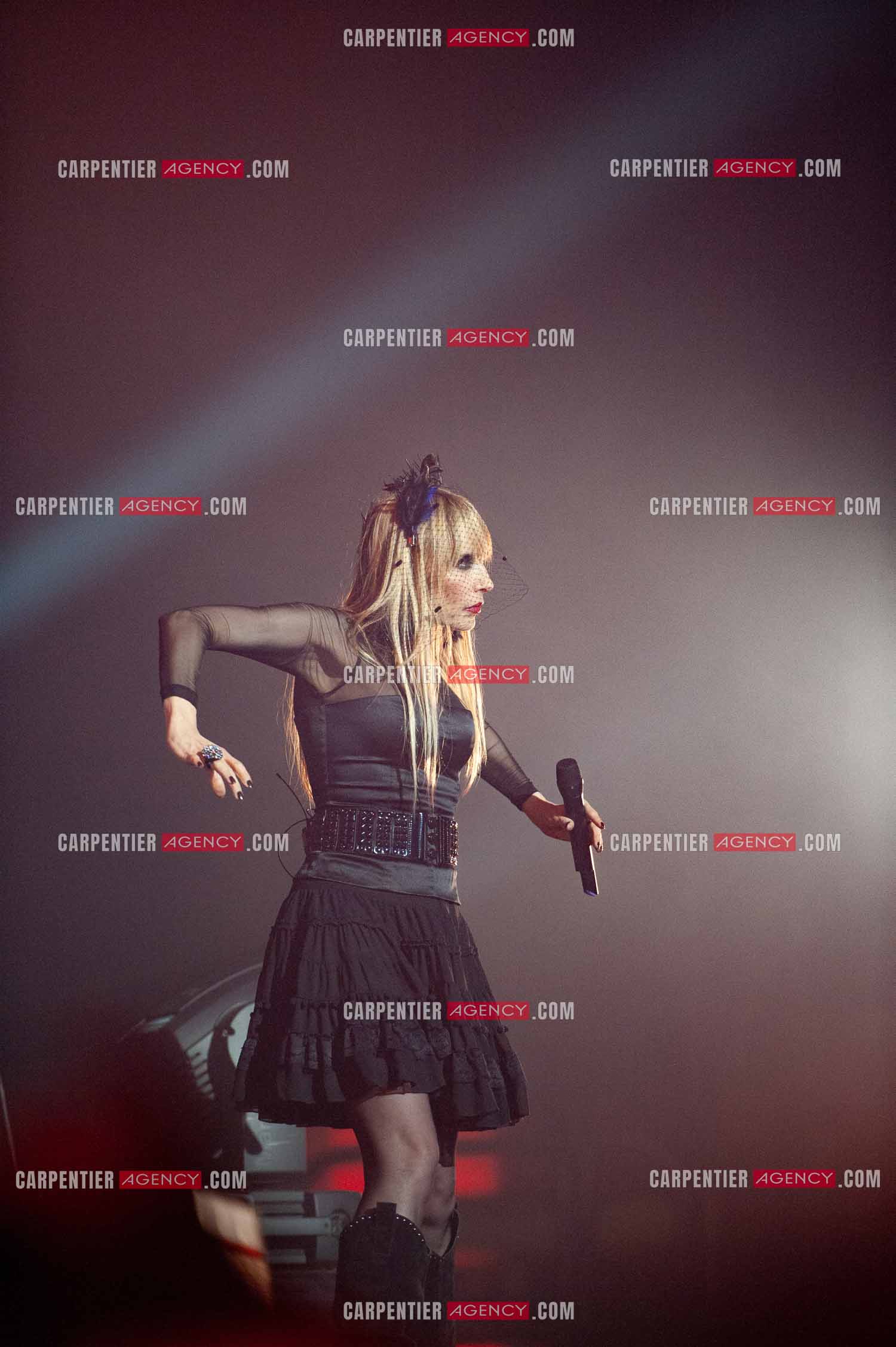La chanteuse Jeanne Mas connue pour ses tubes “ Toute Première Fois et “ En Rouge et Noir “ dans la tournée RFM LOVE 80 au Zénith de Paris en 2010.        ( Exclusif )