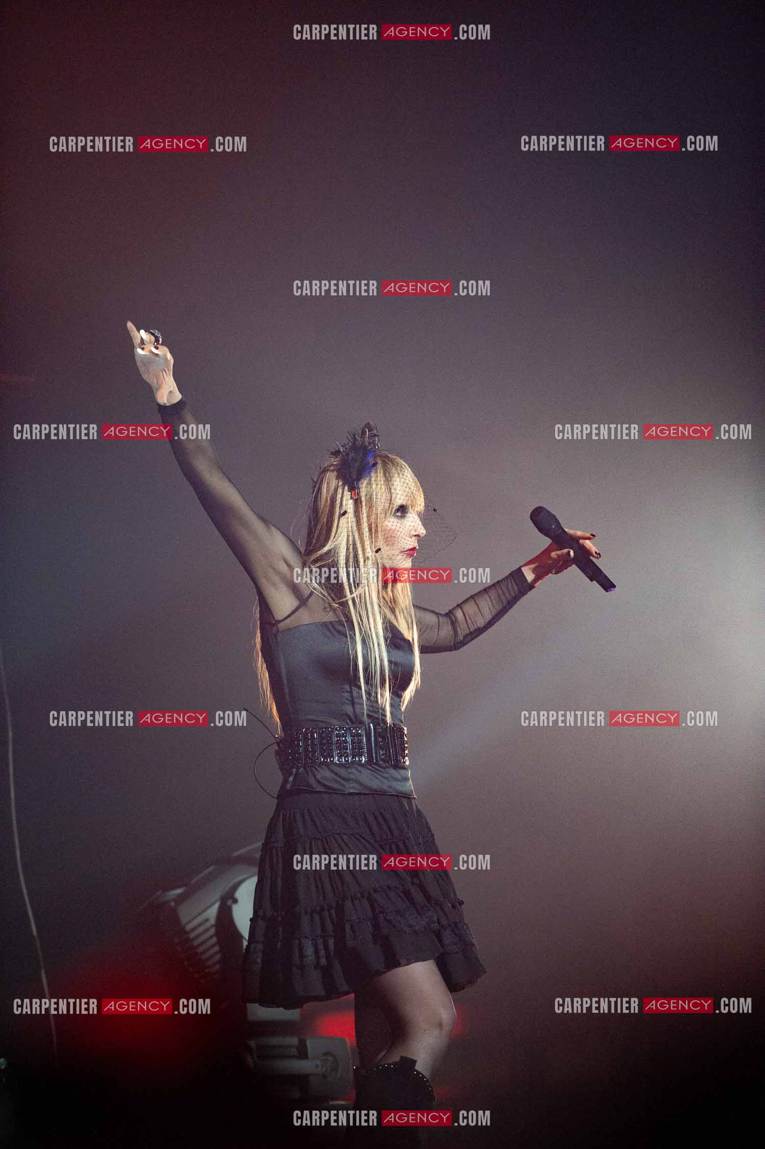 La chanteuse Jeanne Mas connue pour ses tubes “ Toute Première Fois et “ En Rouge et Noir “ dans la tournée RFM LOVE 80 au Zénith de Paris en 2010.        ( Exclusif )