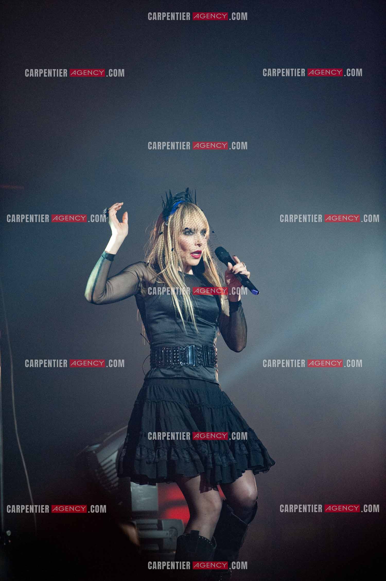 La chanteuse Jeanne Mas connue pour ses tubes “ Toute Première Fois et “ En Rouge et Noir “ dans la tournée RFM LOVE 80 au Zénith de Paris en 2010.        ( Exclusif )
