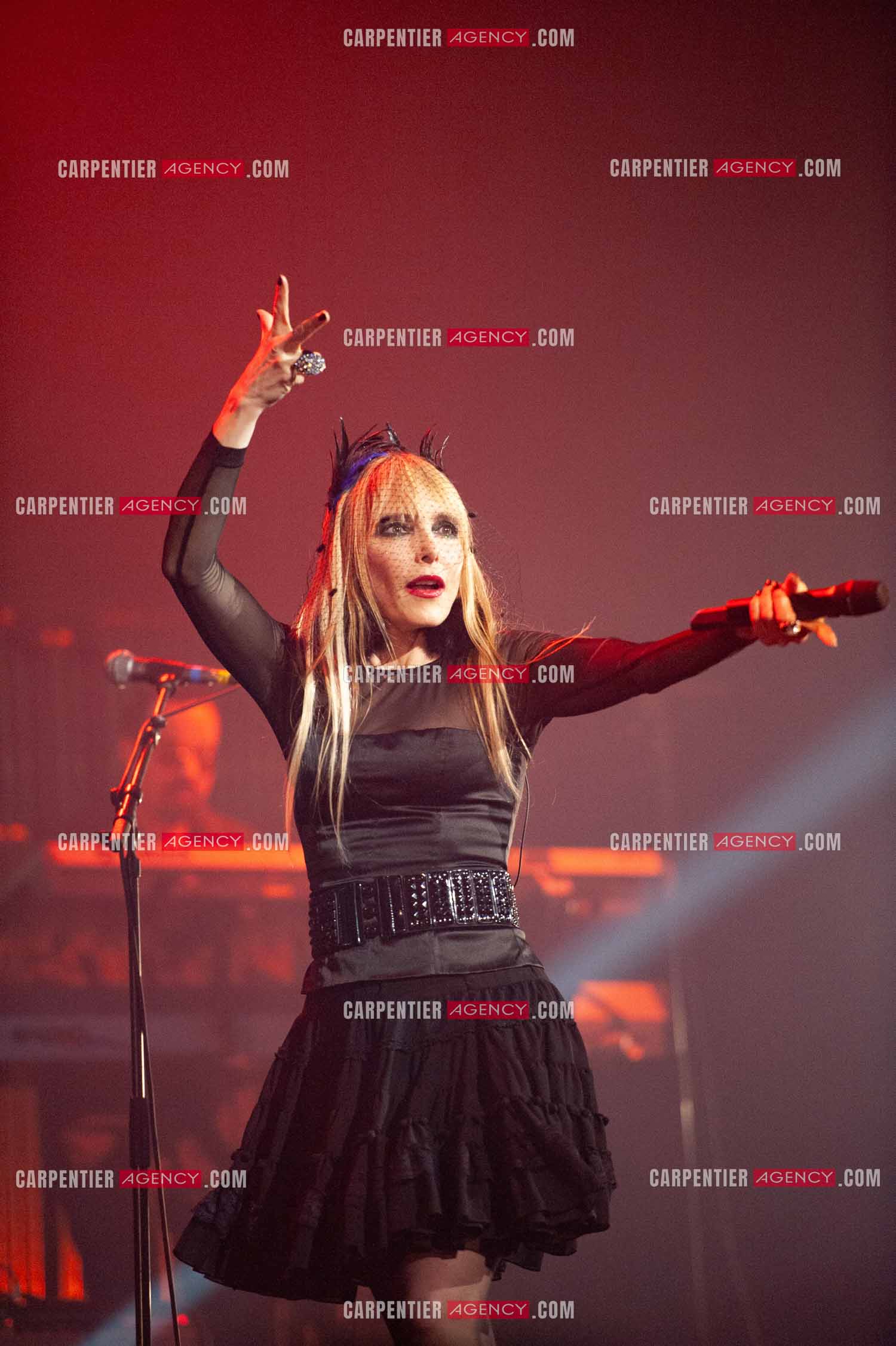 La chanteuse Jeanne Mas connue pour ses tubes “ Toute Première Fois et “ En Rouge et Noir “ dans la tournée RFM LOVE 80 au Zénith de Paris en 2010.        ( Exclusif )