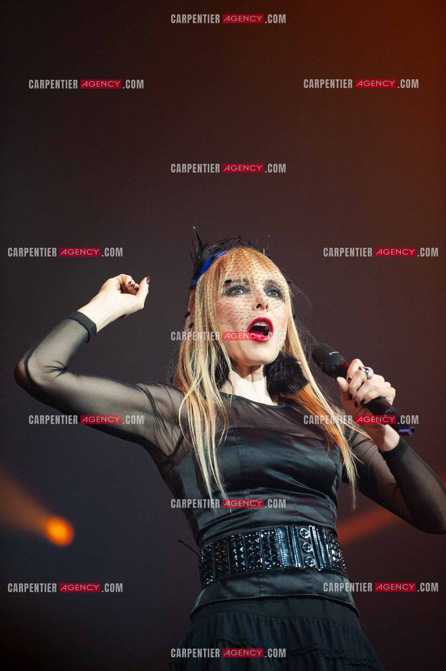 La chanteuse Jeanne Mas connue pour ses tubes “ Toute Première Fois et “ En Rouge et Noir “ dans la tournée RFM LOVE 80 au Zénith de Paris en 2010.        ( Exclusif )