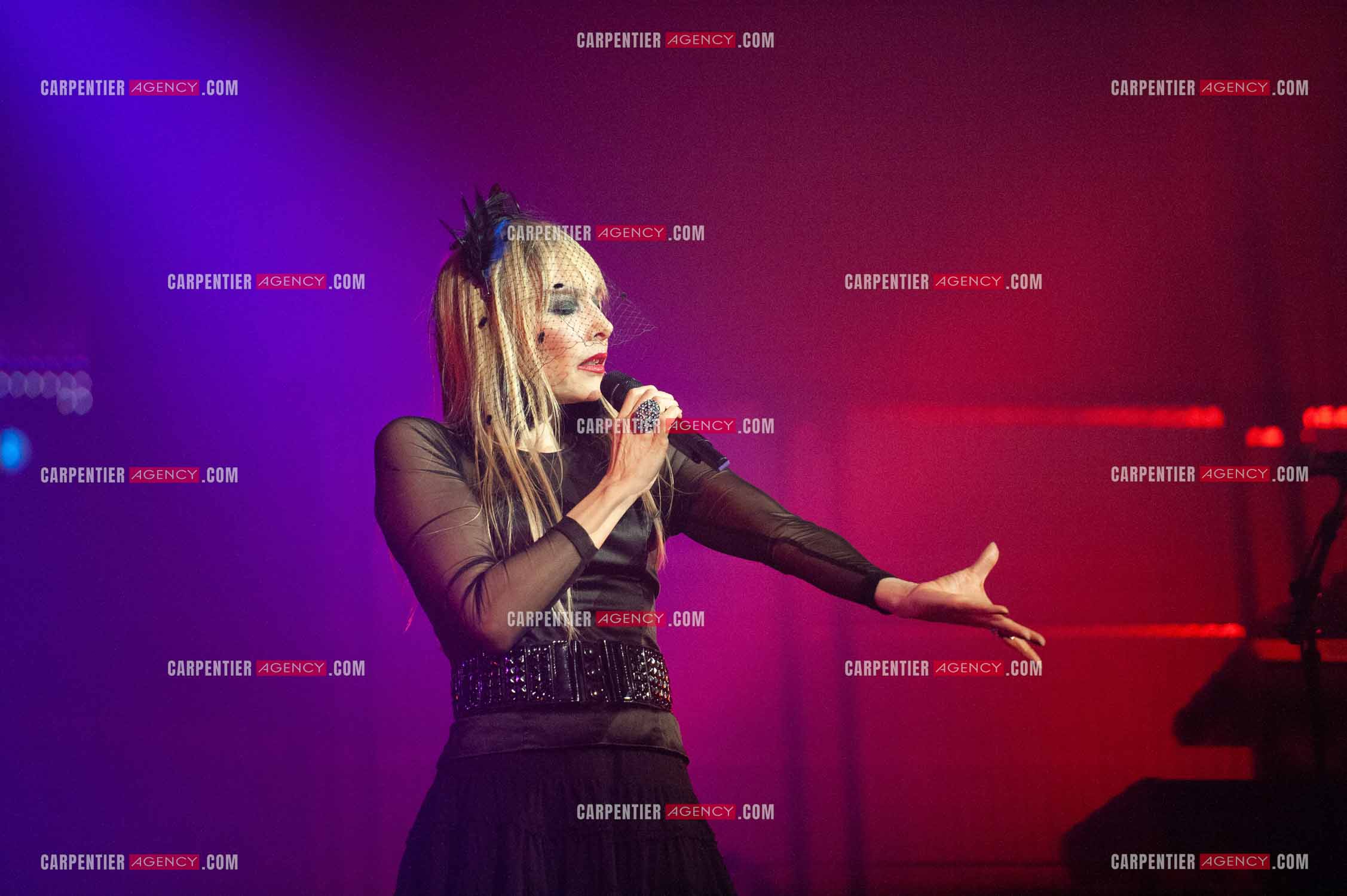 La chanteuse Jeanne Mas connue pour ses tubes “ Toute Première Fois et “ En Rouge et Noir “ dans la tournée RFM LOVE 80 au Zénith de Paris en 2010.        ( Exclusif )