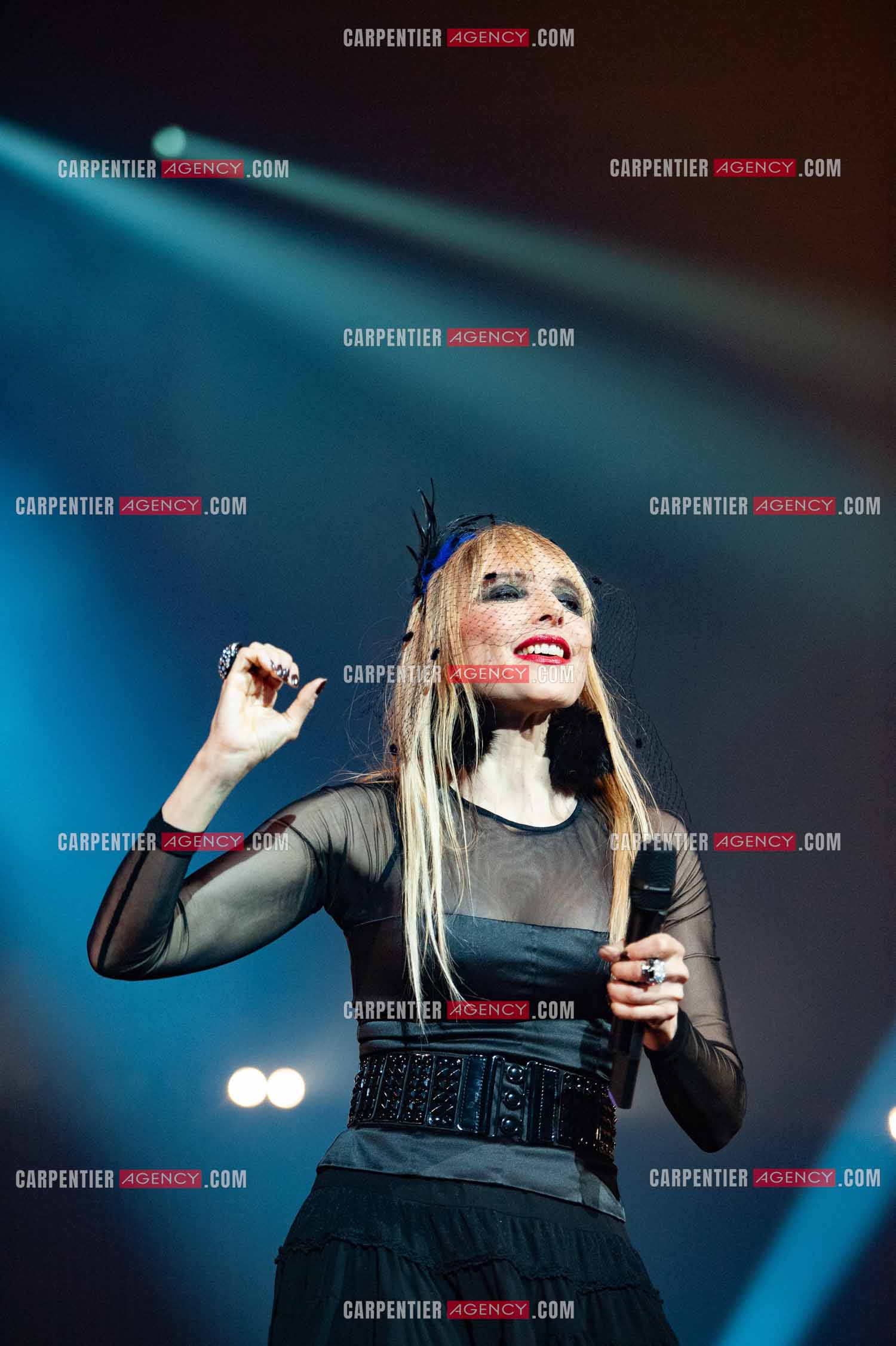 La chanteuse Jeanne Mas connue pour ses tubes “ Toute Première Fois et “ En Rouge et Noir “ dans la tournée RFM LOVE 80 au Zénith de Paris en 2010.        ( Exclusif )