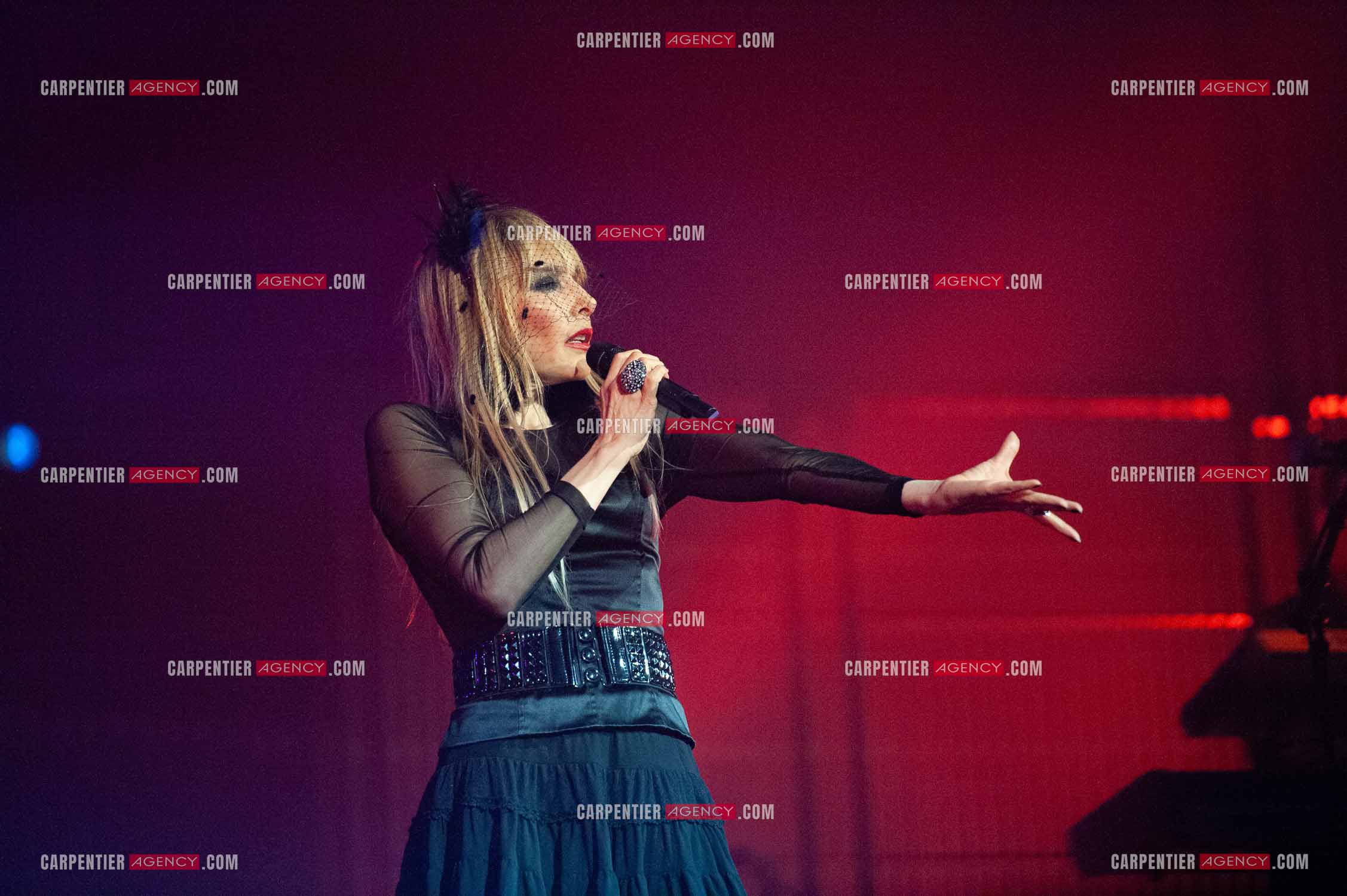 La chanteuse Jeanne Mas connue pour ses tubes “ Toute Première Fois et “ En Rouge et Noir “ dans la tournée RFM LOVE 80 au Zénith de Paris en 2010.        ( Exclusif )
