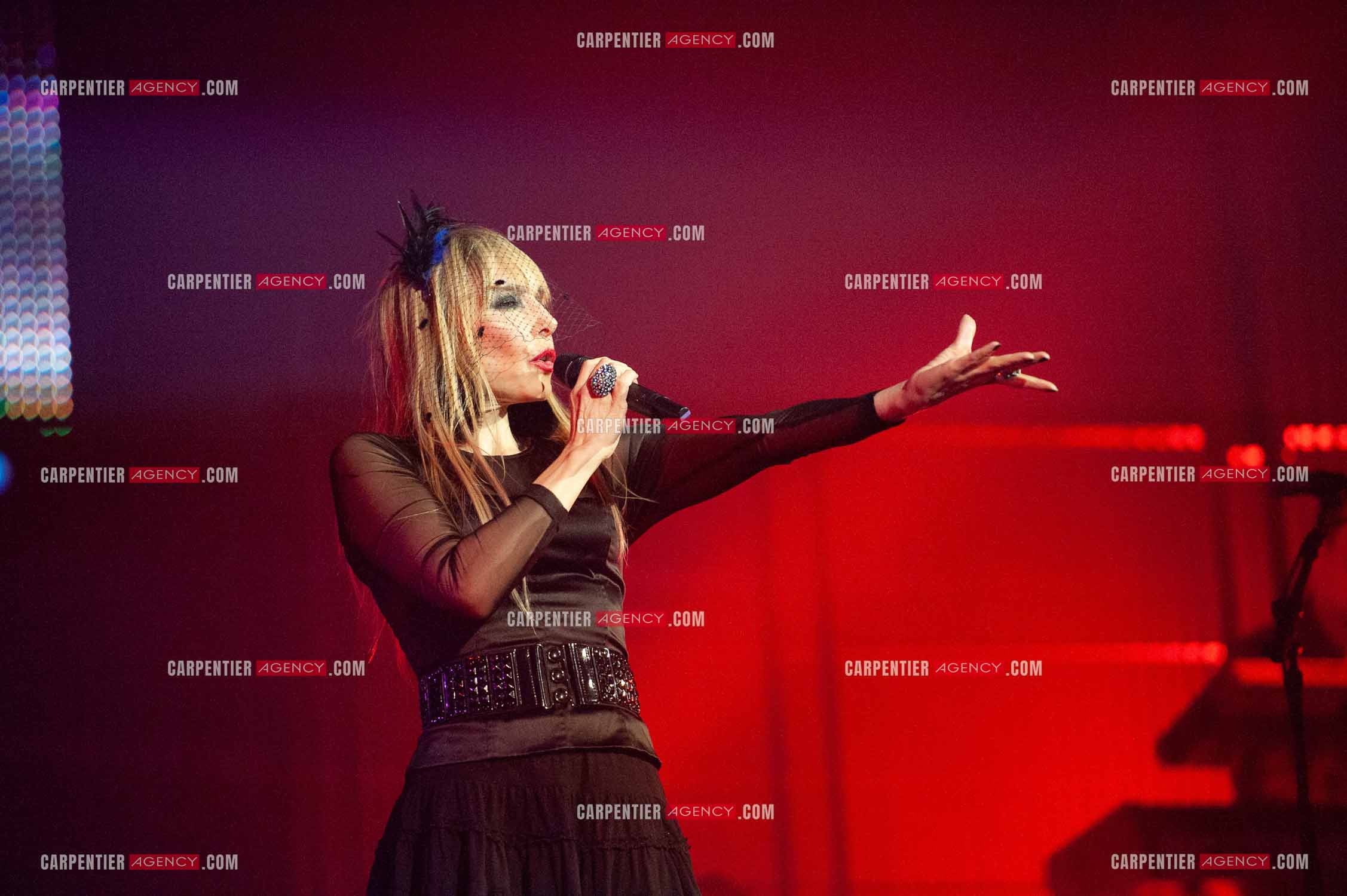 La chanteuse Jeanne Mas connue pour ses tubes “ Toute Première Fois et “ En Rouge et Noir “ dans la tournée RFM LOVE 80 au Zénith de Paris en 2010.        ( Exclusif )