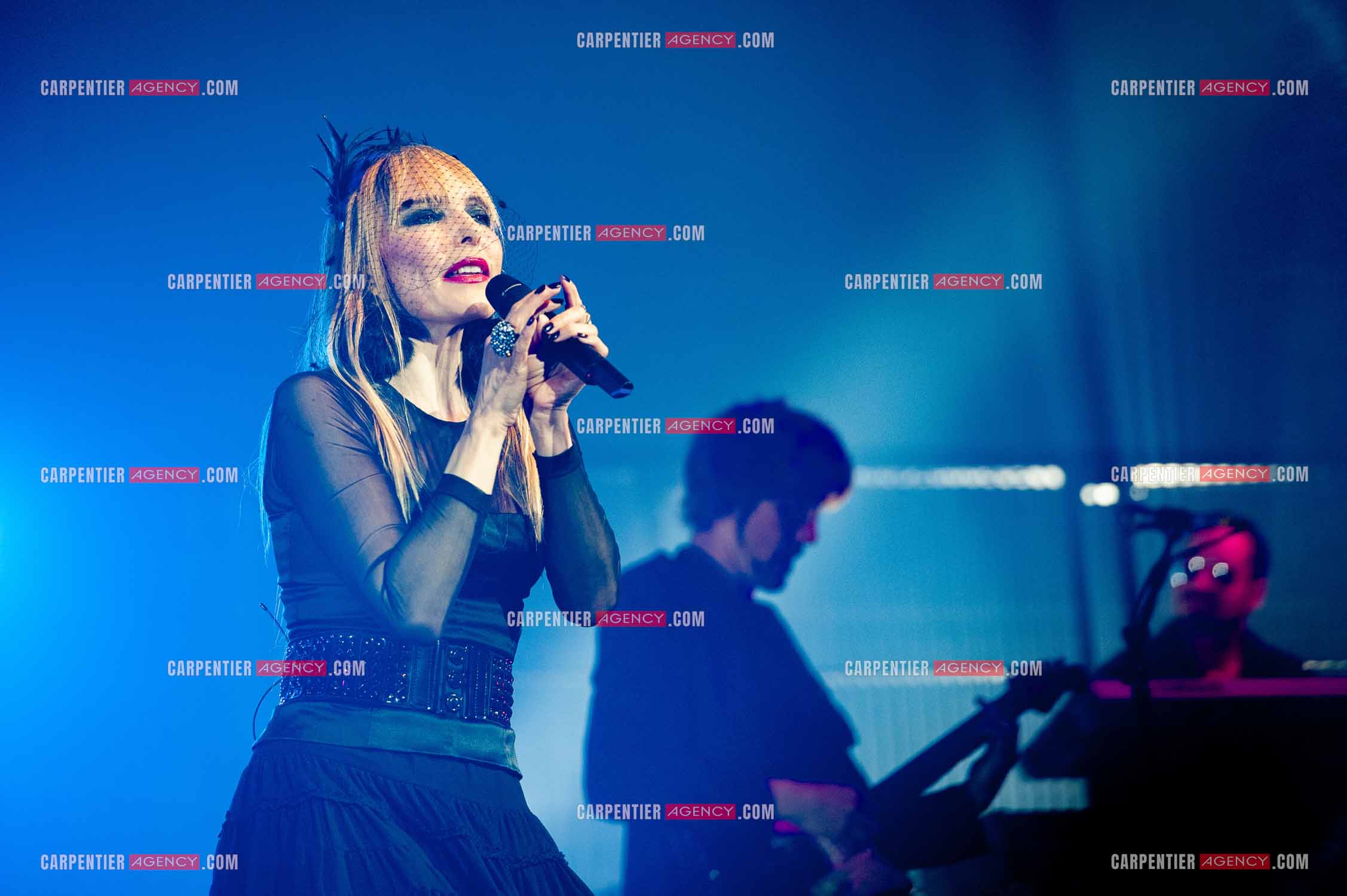 La chanteuse Jeanne Mas connue pour ses tubes “ Toute Première Fois et “ En Rouge et Noir “ dans la tournée RFM LOVE 80 au Zénith de Paris en 2010.        ( Exclusif )