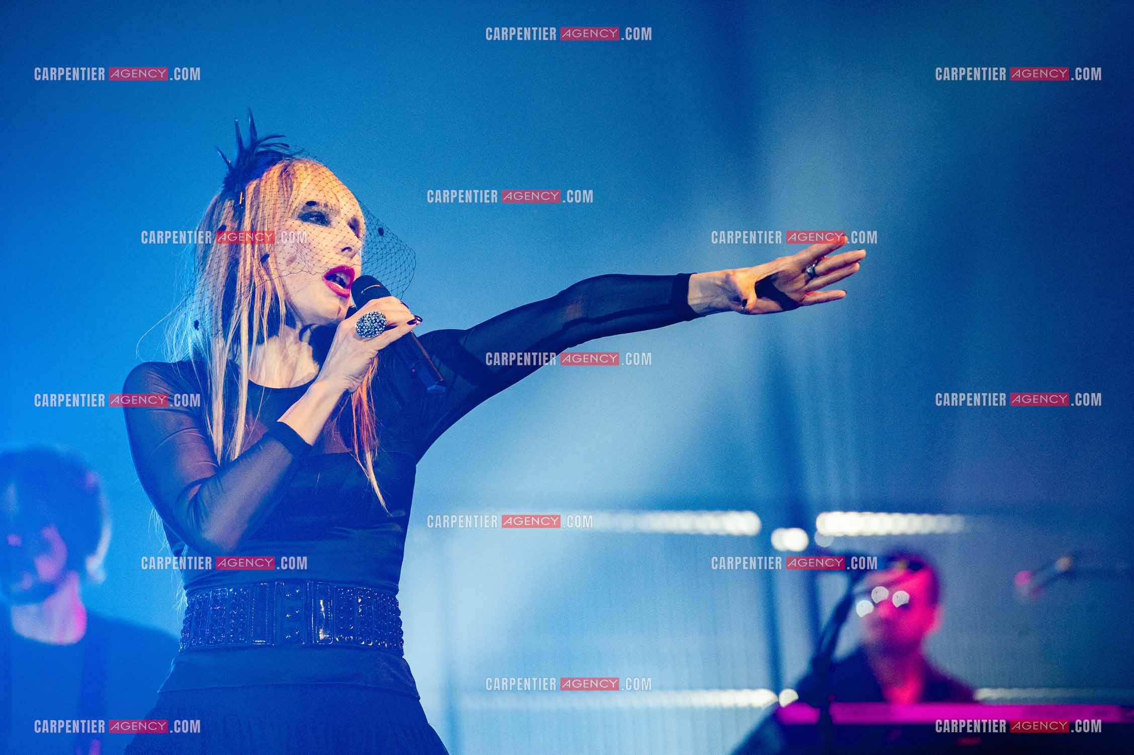 La chanteuse Jeanne Mas connue pour ses tubes “ Toute Première Fois et “ En Rouge et Noir “ dans la tournée RFM LOVE 80 au Zénith de Paris en 2010.        ( Exclusif )