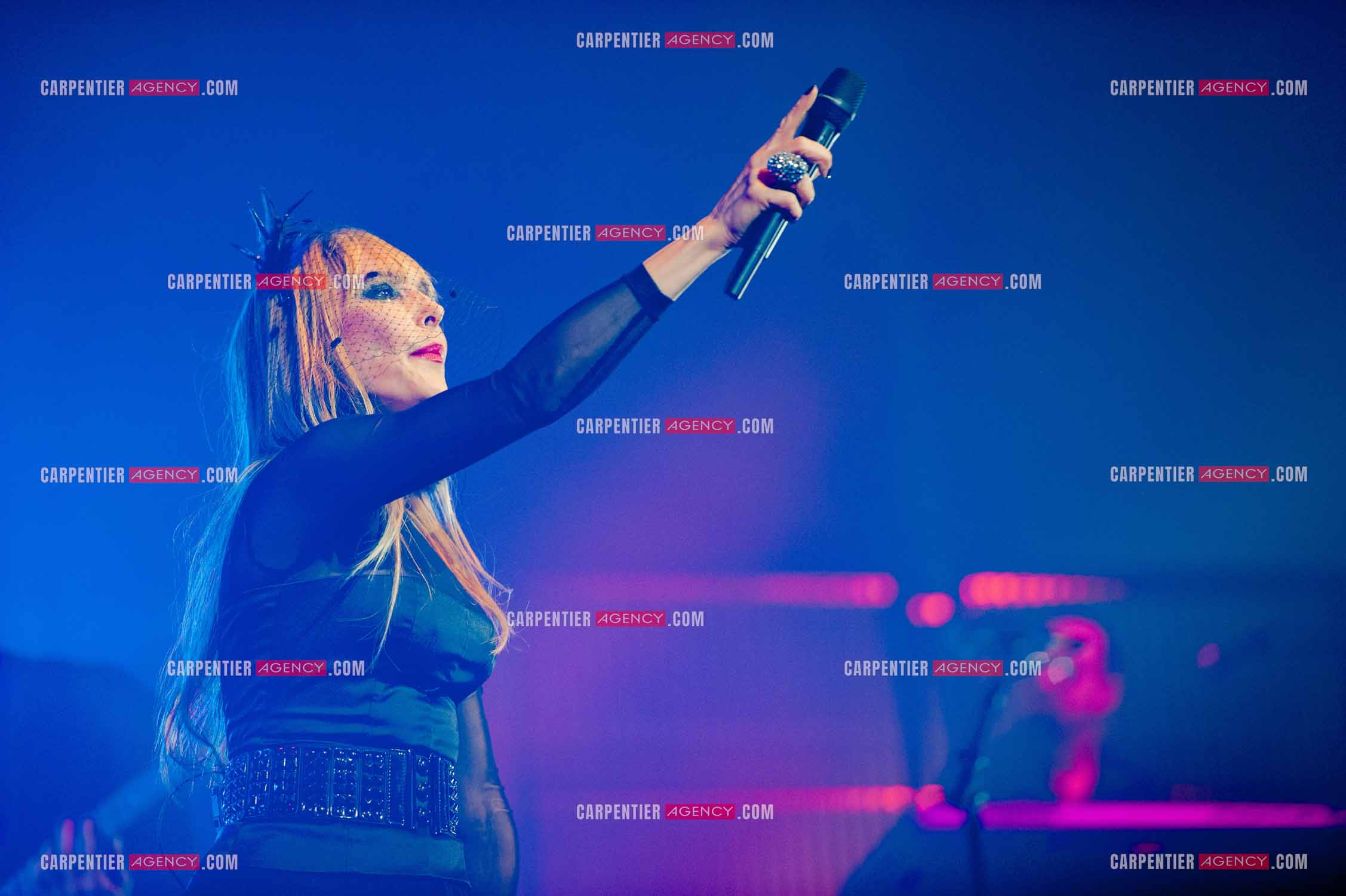 La chanteuse Jeanne Mas connue pour ses tubes “ Toute Première Fois et “ En Rouge et Noir “ dans la tournée RFM LOVE 80 au Zénith de Paris en 2010.        ( Exclusif )