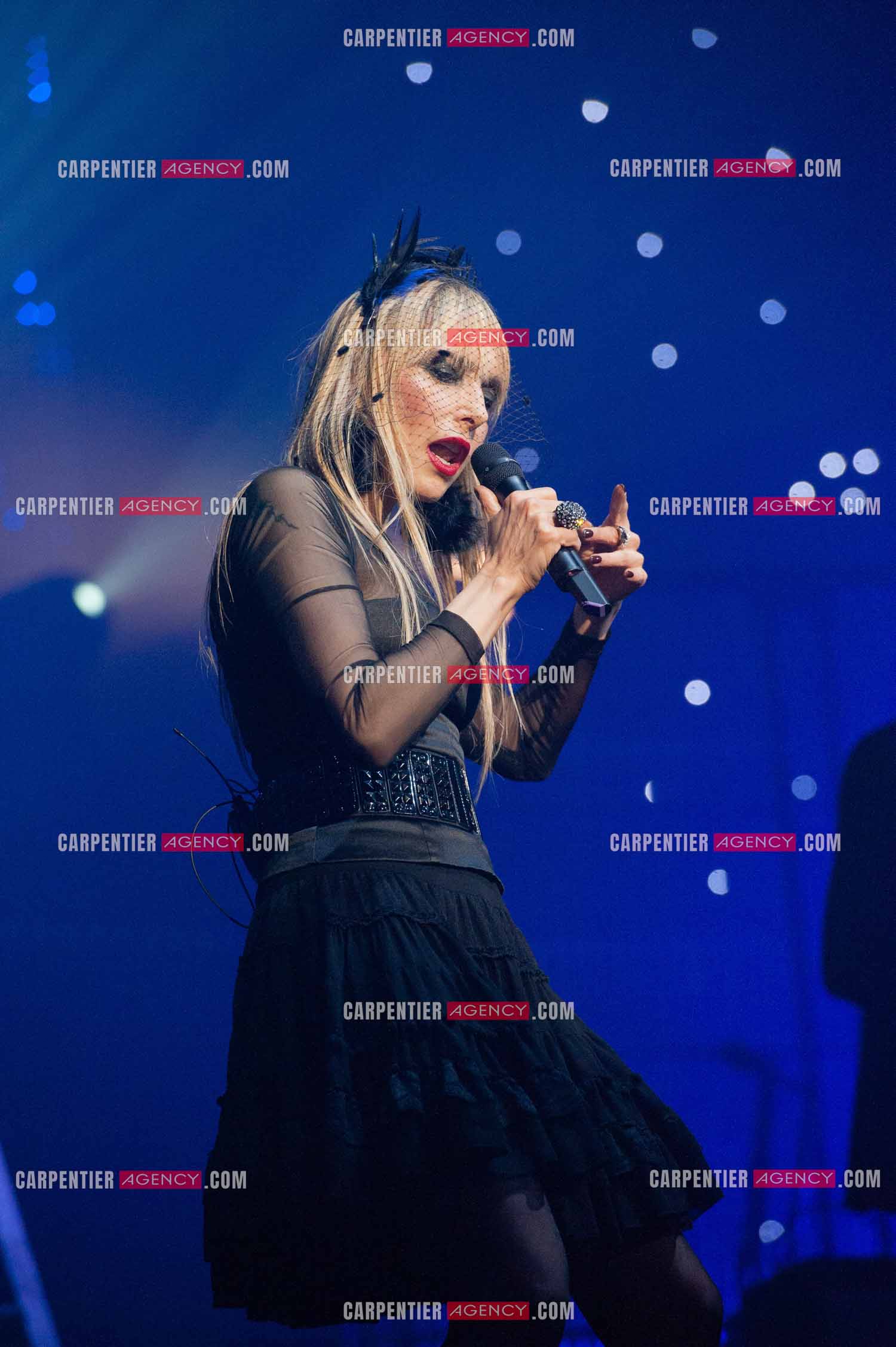 La chanteuse Jeanne Mas connue pour ses tubes “ Toute Première Fois et “ En Rouge et Noir “ dans la tournée RFM LOVE 80 au Zénith de Paris en 2010.        ( Exclusif )