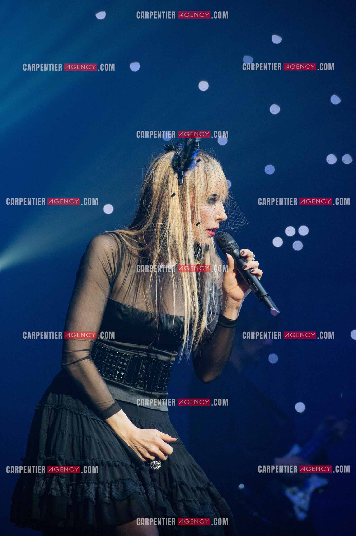 La chanteuse Jeanne Mas connue pour ses tubes “ Toute Première Fois et “ En Rouge et Noir “ dans la tournée RFM LOVE 80 au Zénith de Paris en 2010.        ( Exclusif )