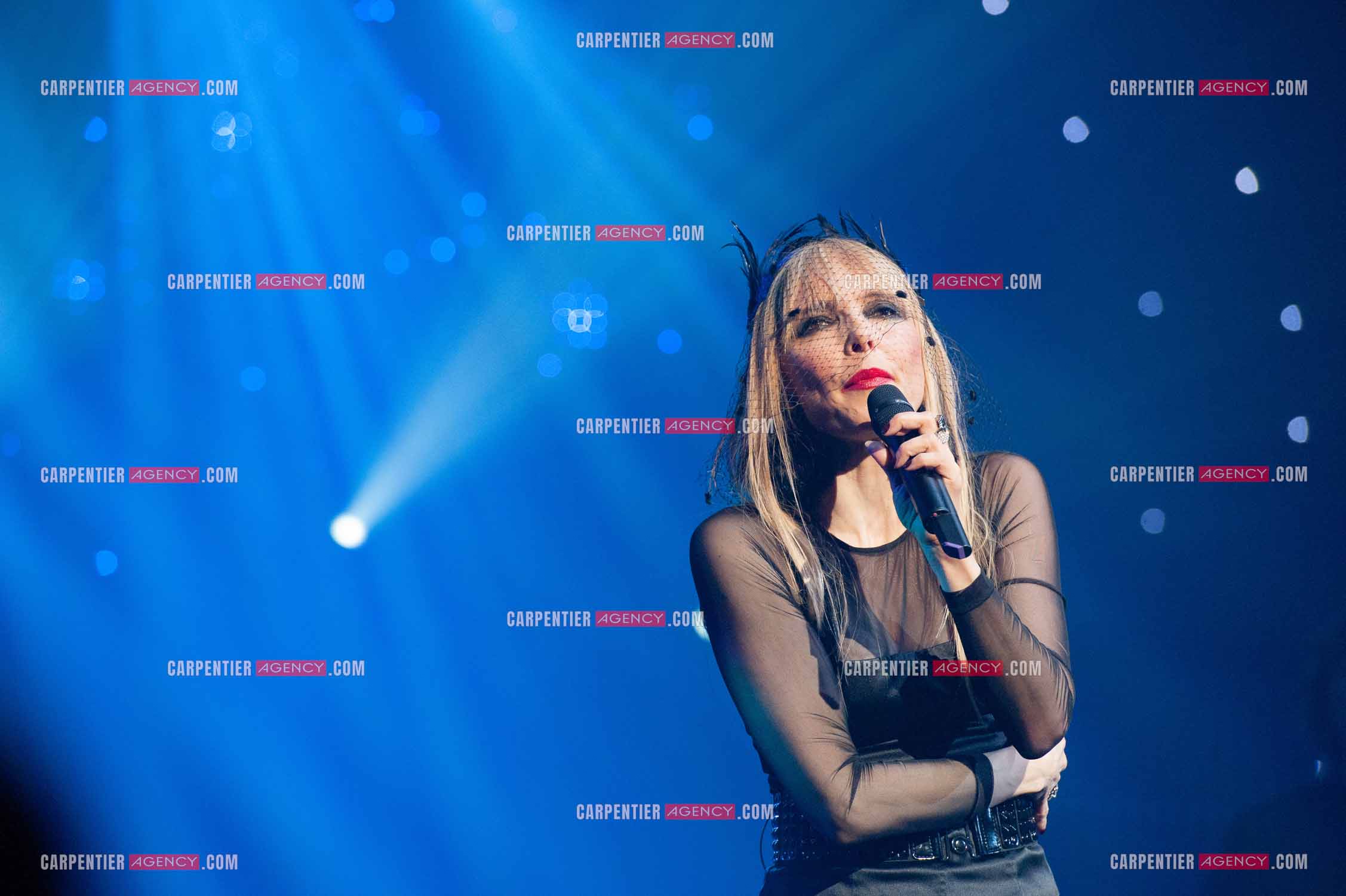 La chanteuse Jeanne Mas connue pour ses tubes “ Toute Première Fois et “ En Rouge et Noir “ dans la tournée RFM LOVE 80 au Zénith de Paris en 2010.        ( Exclusif )