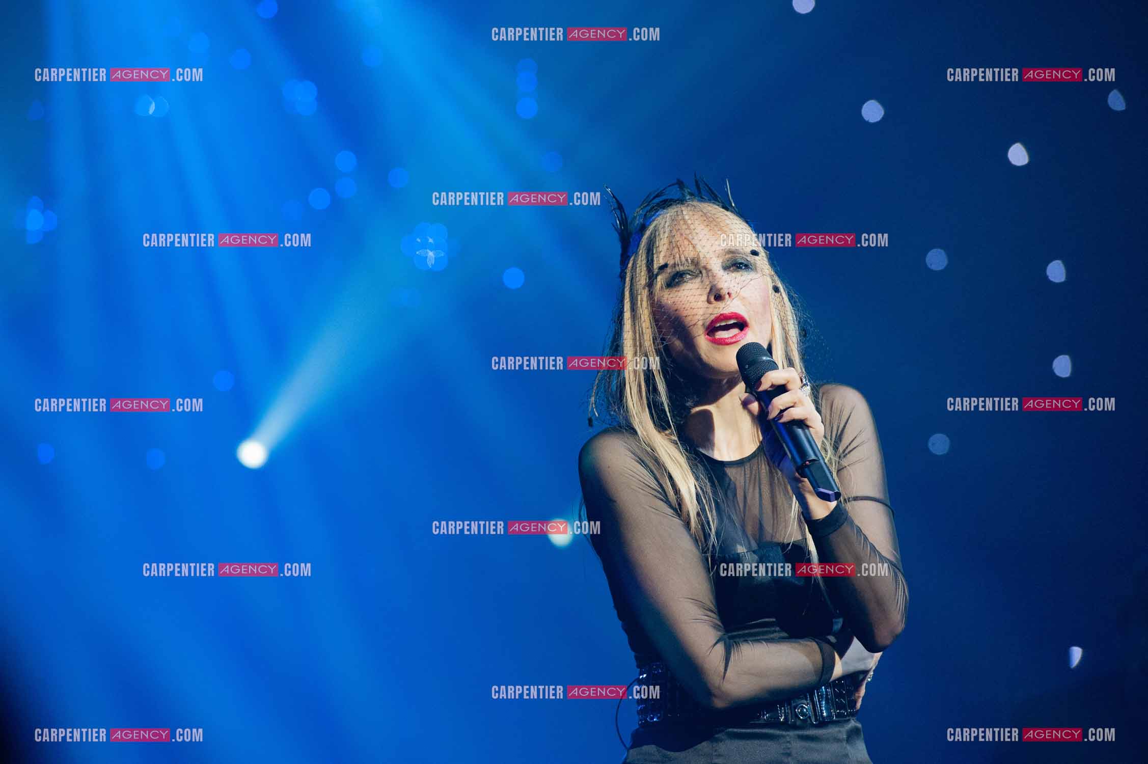 La chanteuse Jeanne Mas connue pour ses tubes “ Toute Première Fois et “ En Rouge et Noir “ dans la tournée RFM LOVE 80 au Zénith de Paris en 2010.        ( Exclusif )