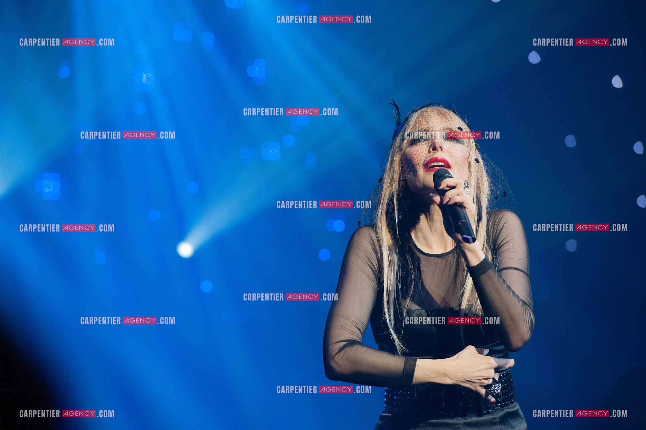 La chanteuse Jeanne Mas connue pour ses tubes “ Toute Première Fois et “ En Rouge et Noir “ dans la tournée RFM LOVE 80 au Zénith de Paris en 2010.        ( Exclusif )