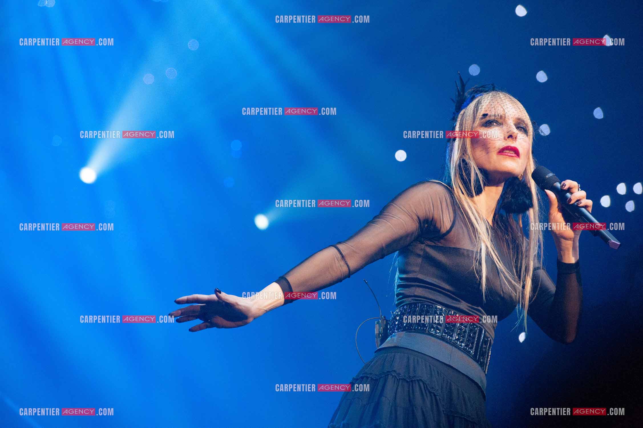 La chanteuse Jeanne Mas connue pour ses tubes “ Toute Première Fois et “ En Rouge et Noir “ dans la tournée RFM LOVE 80 au Zénith de Paris en 2010.        ( Exclusif )