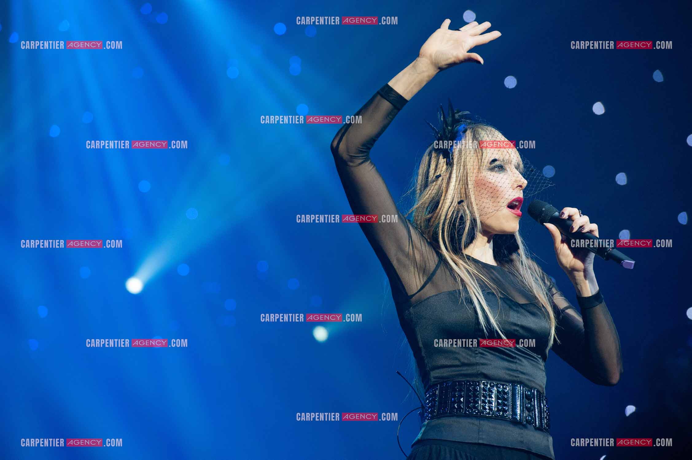 La chanteuse Jeanne Mas connue pour ses tubes “ Toute Première Fois et “ En Rouge et Noir “ dans la tournée RFM LOVE 80 au Zénith de Paris en 2010.        ( Exclusif )