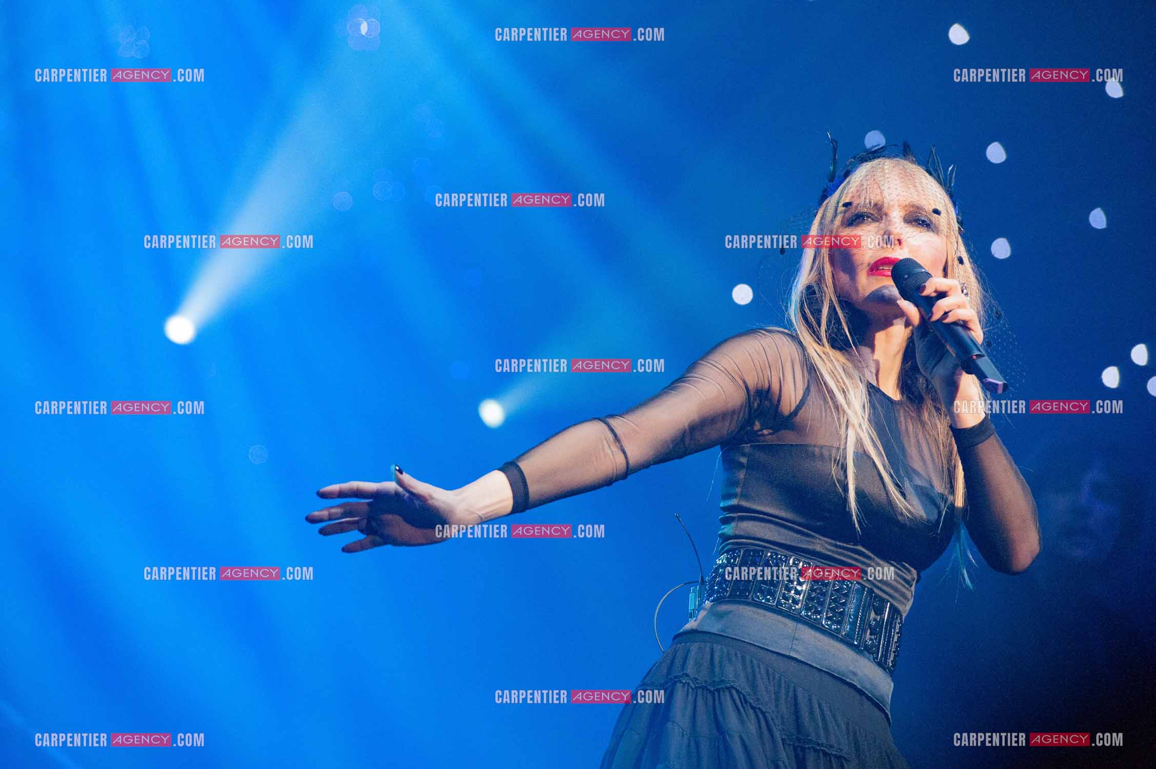La chanteuse Jeanne Mas connue pour ses tubes “ Toute Première Fois et “ En Rouge et Noir “ dans la tournée RFM LOVE 80 au Zénith de Paris en 2010.        ( Exclusif )