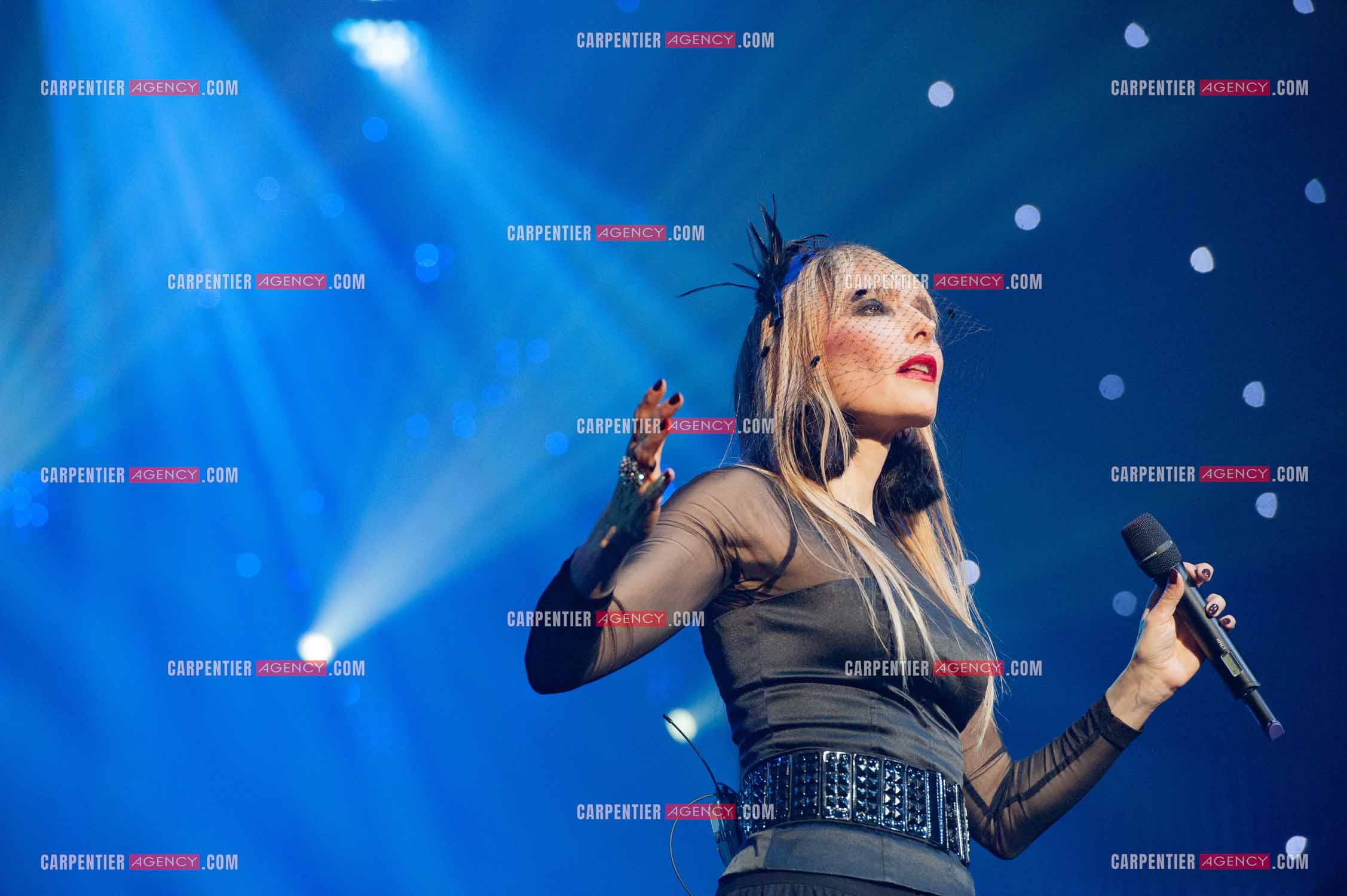 La chanteuse Jeanne Mas connue pour ses tubes “ Toute Première Fois et “ En Rouge et Noir “ dans la tournée RFM LOVE 80 au Zénith de Paris en 2010.        ( Exclusif )