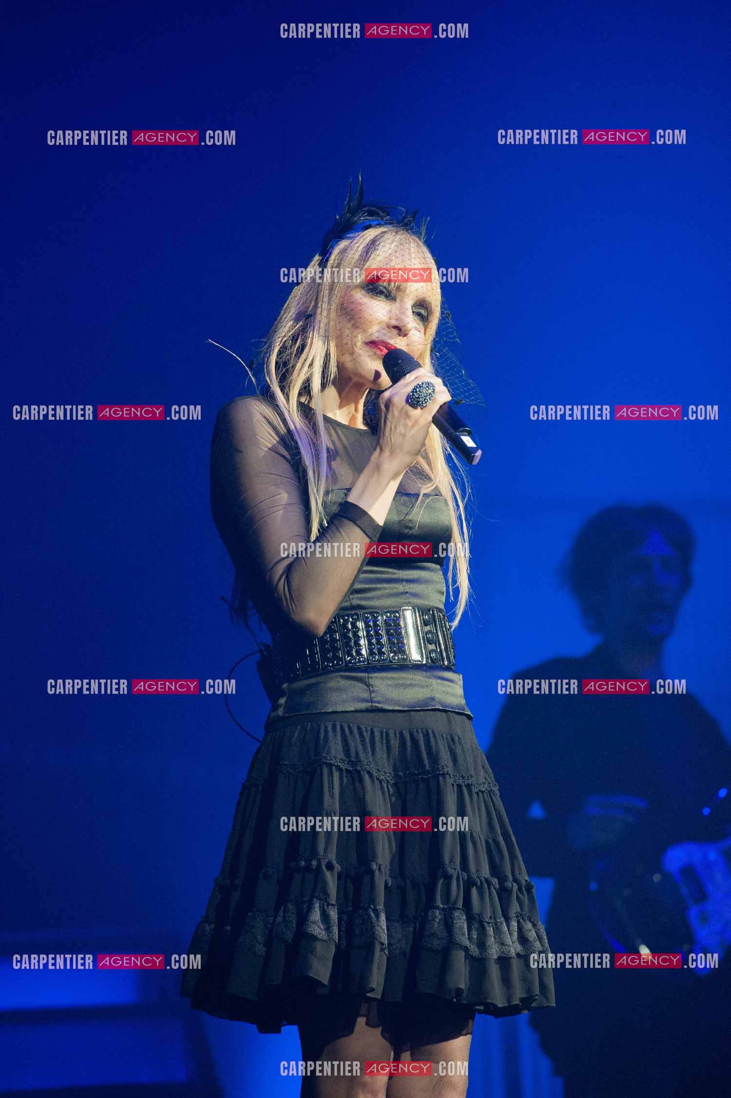 La chanteuse Jeanne Mas connue pour ses tubes “ Toute Première Fois et “ En Rouge et Noir “ dans la tournée RFM LOVE 80 au Zénith de Paris en 2010.        ( Exclusif )