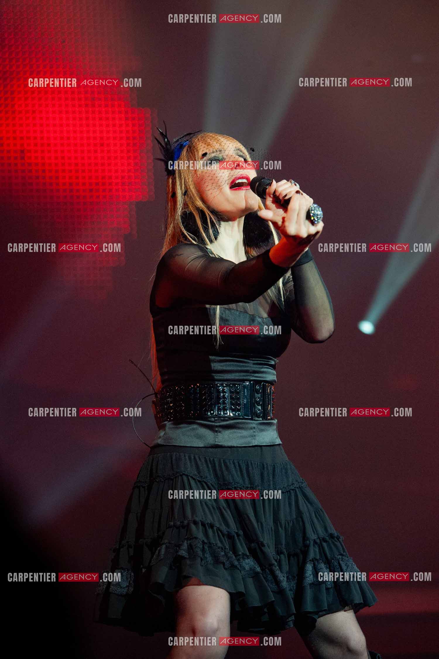 La chanteuse Jeanne Mas connue pour ses tubes “ Toute Première Fois et “ En Rouge et Noir “ dans la tournée RFM LOVE 80 au Zénith de Paris en 2010.        ( Exclusif )
