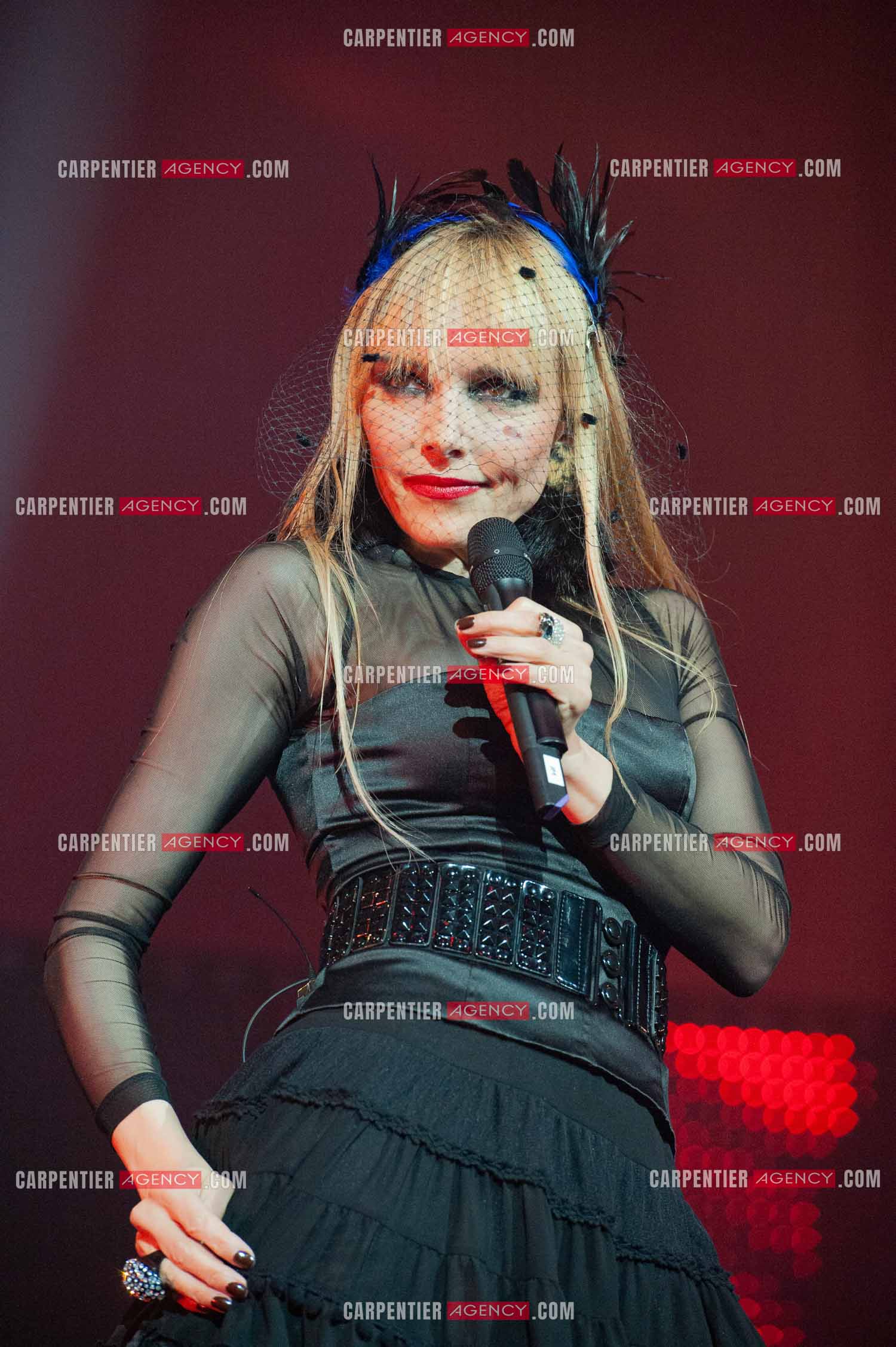 La chanteuse Jeanne Mas connue pour ses tubes “ Toute Première Fois et “ En Rouge et Noir “ dans la tournée RFM LOVE 80 au Zénith de Paris en 2010.        ( Exclusif )