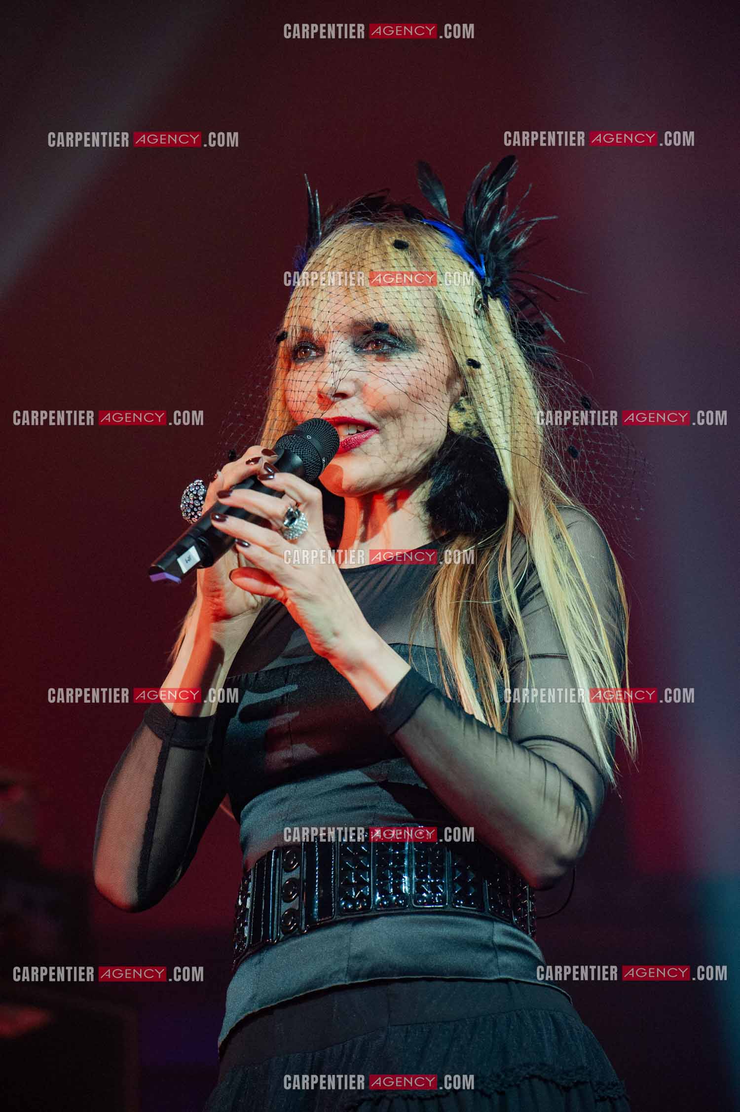 La chanteuse Jeanne Mas connue pour ses tubes “ Toute Première Fois et “ En Rouge et Noir “ dans la tournée RFM LOVE 80 au Zénith de Paris en 2010.        ( Exclusif )
