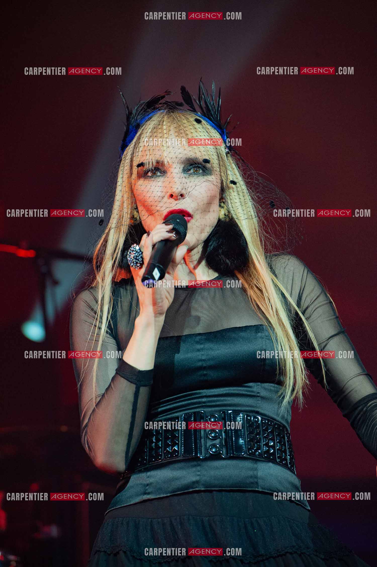 La chanteuse Jeanne Mas connue pour ses tubes “ Toute Première Fois et “ En Rouge et Noir “ dans la tournée RFM LOVE 80 au Zénith de Paris en 2010.        ( Exclusif )