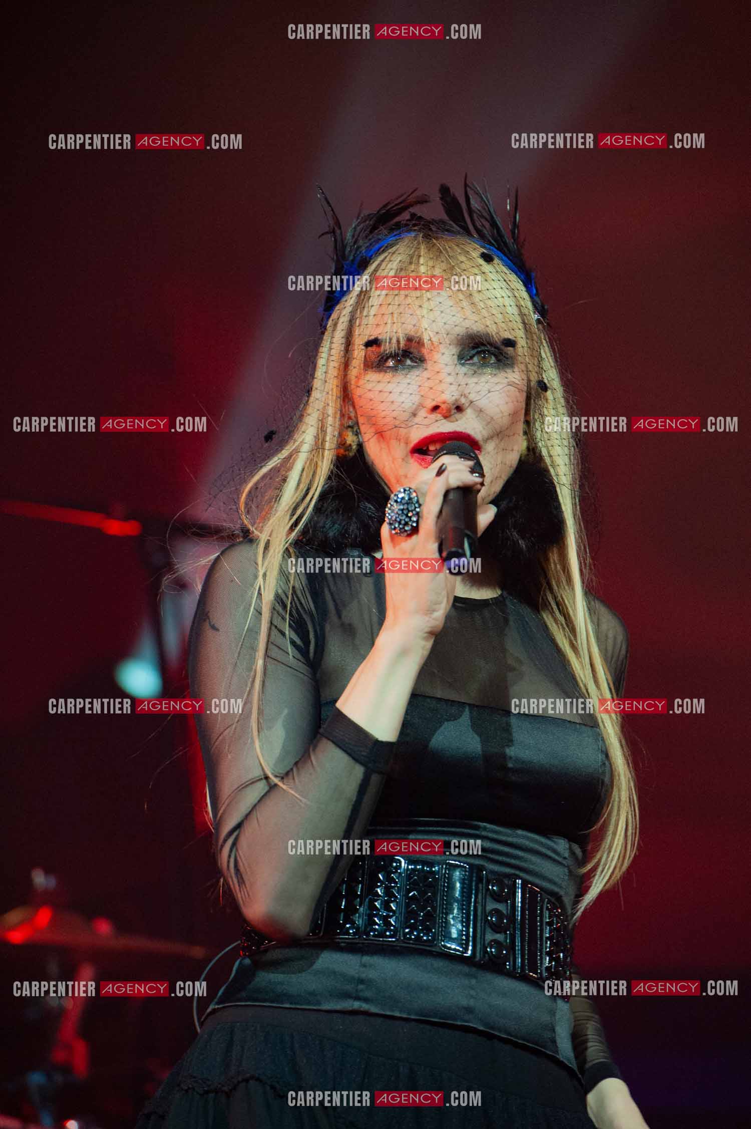 La chanteuse Jeanne Mas connue pour ses tubes “ Toute Première Fois et “ En Rouge et Noir “ dans la tournée RFM LOVE 80 au Zénith de Paris en 2010.        ( Exclusif )