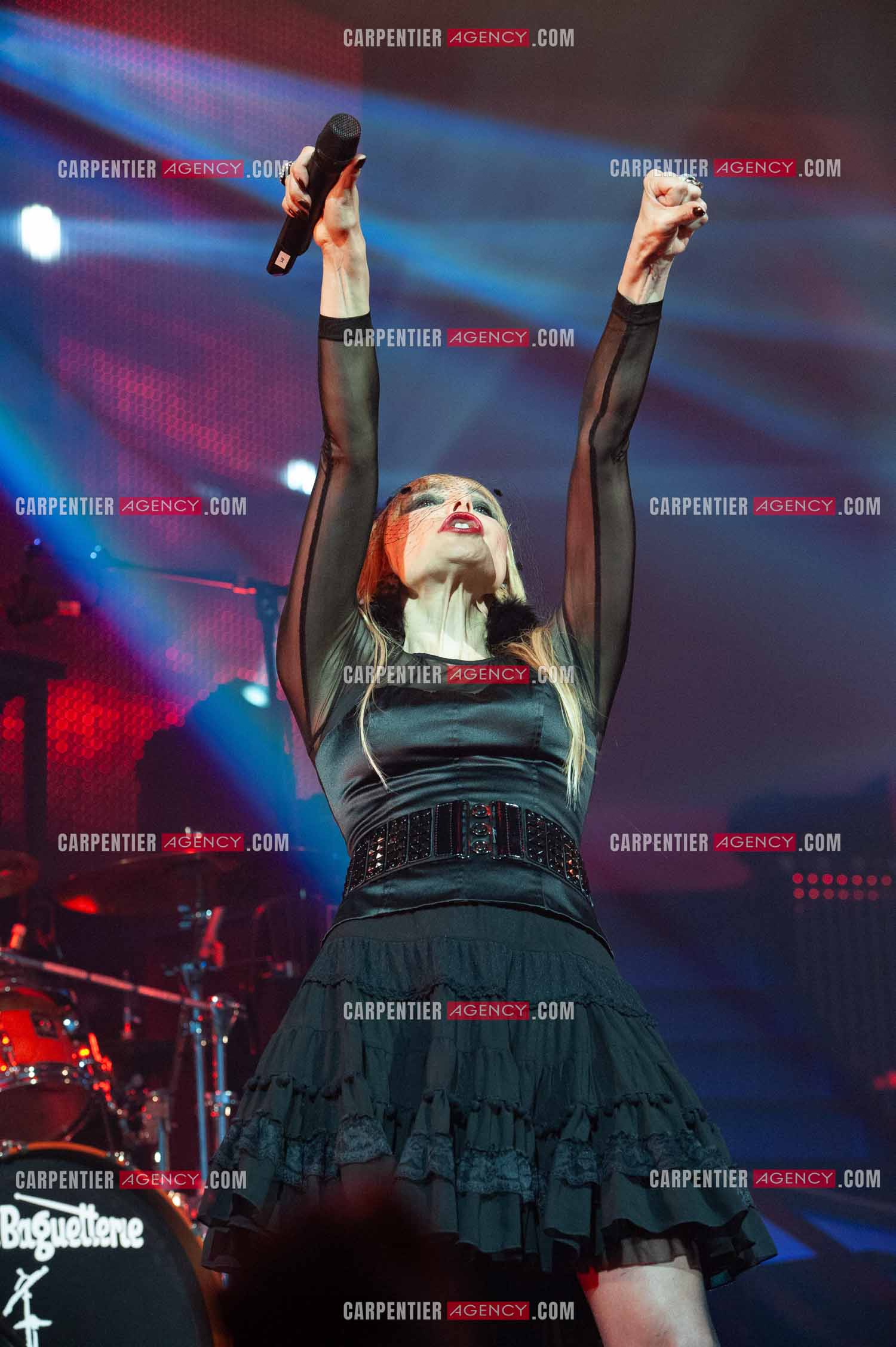 La chanteuse Jeanne Mas connue pour ses tubes “ Toute Première Fois et “ En Rouge et Noir “ dans la tournée RFM LOVE 80 au Zénith de Paris en 2010.        ( Exclusif )