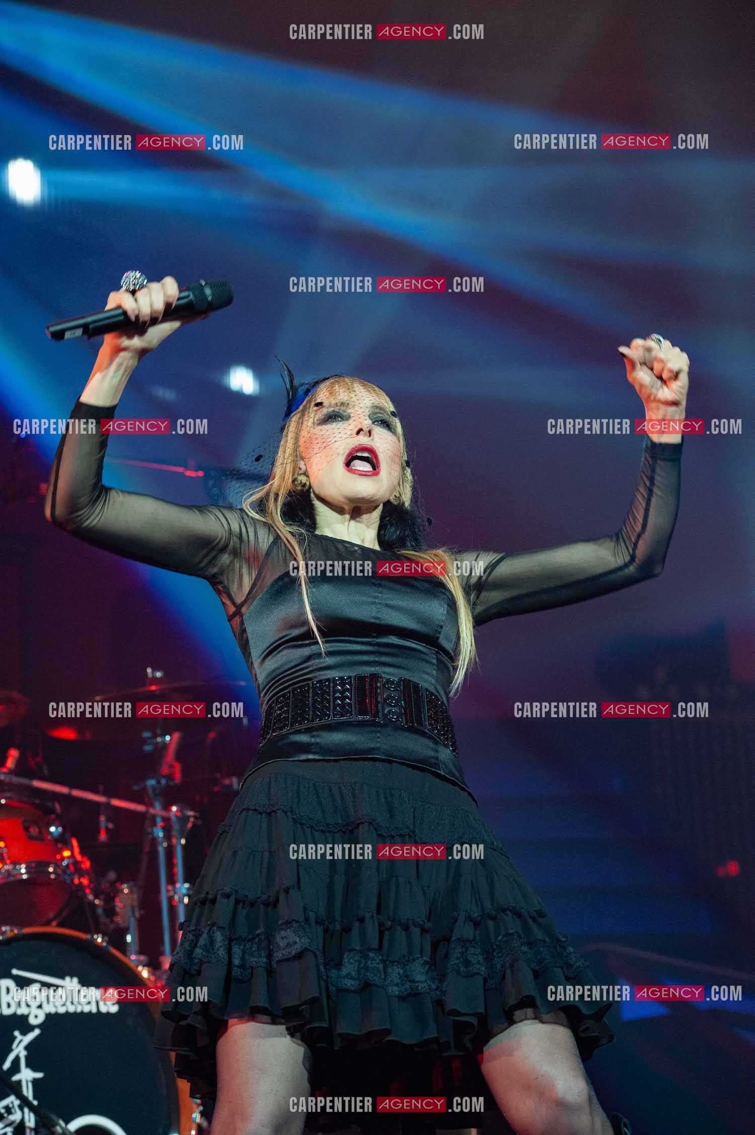 La chanteuse Jeanne Mas connue pour ses tubes “ Toute Première Fois et “ En Rouge et Noir “ dans la tournée RFM LOVE 80 au Zénith de Paris en 2010.        ( Exclusif )