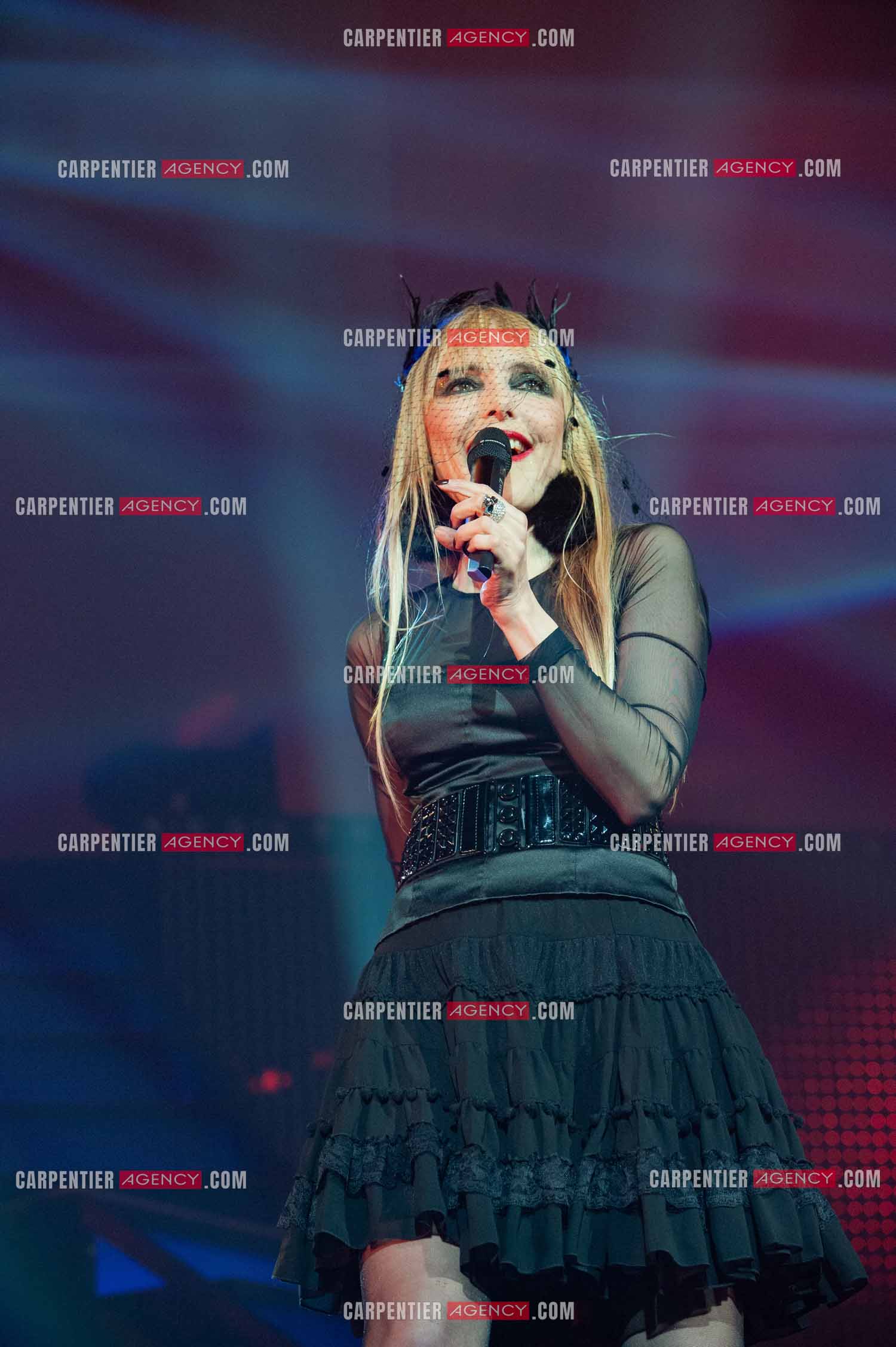 La chanteuse Jeanne Mas connue pour ses tubes “ Toute Première Fois et “ En Rouge et Noir “ dans la tournée RFM LOVE 80 au Zénith de Paris en 2010.        ( Exclusif )