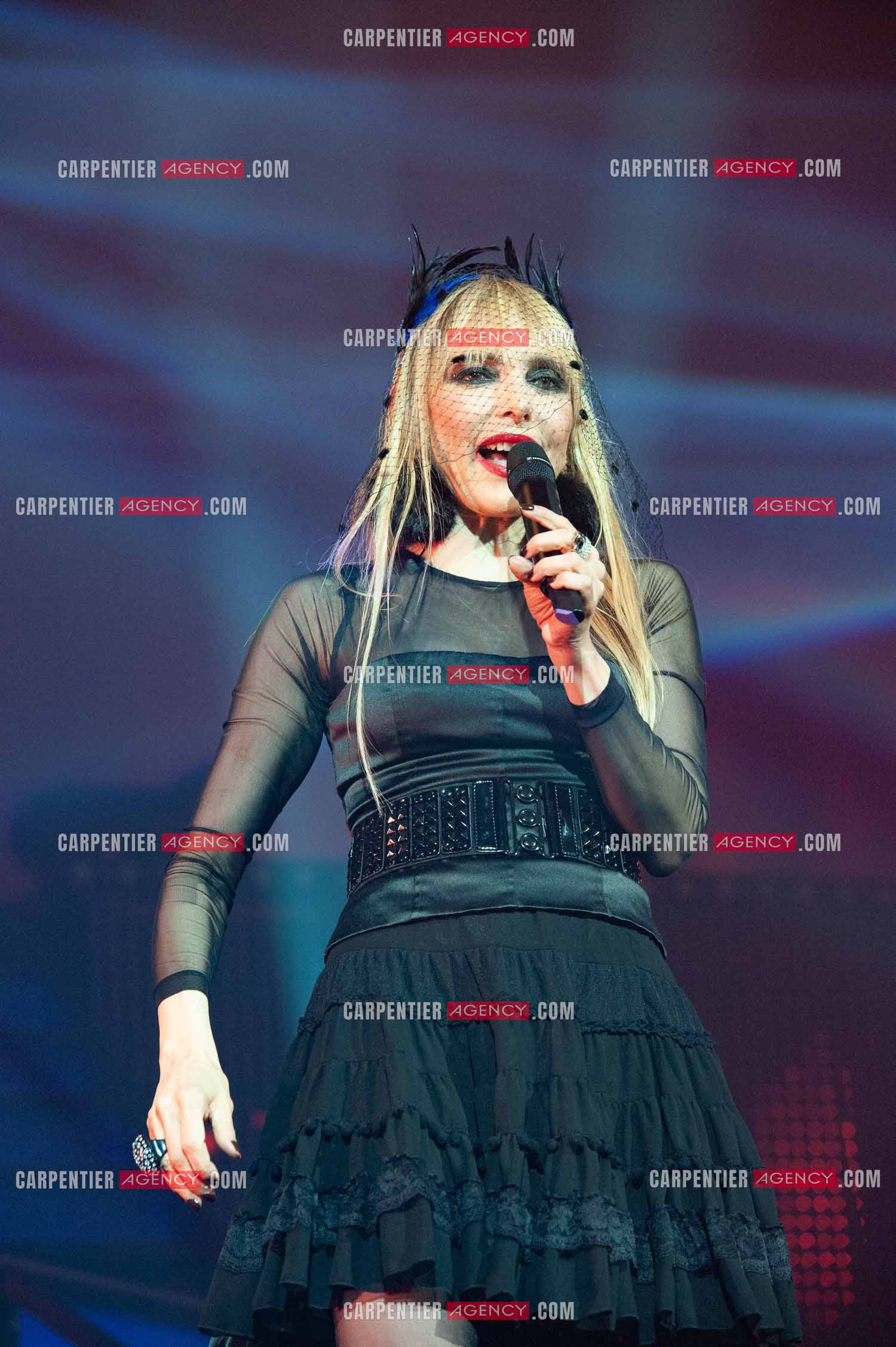 La chanteuse Jeanne Mas connue pour ses tubes “ Toute Première Fois et “ En Rouge et Noir “ dans la tournée RFM LOVE 80 au Zénith de Paris en 2010.        ( Exclusif )