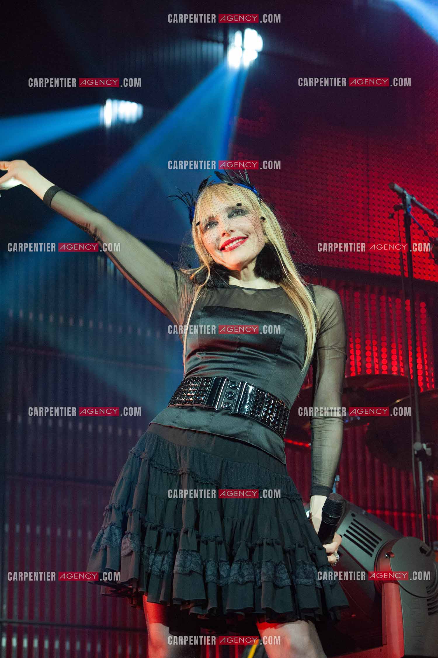 La chanteuse Jeanne Mas connue pour ses tubes “ Toute Première Fois et “ En Rouge et Noir “ dans la tournée RFM LOVE 80 au Zénith de Paris en 2010.        ( Exclusif )