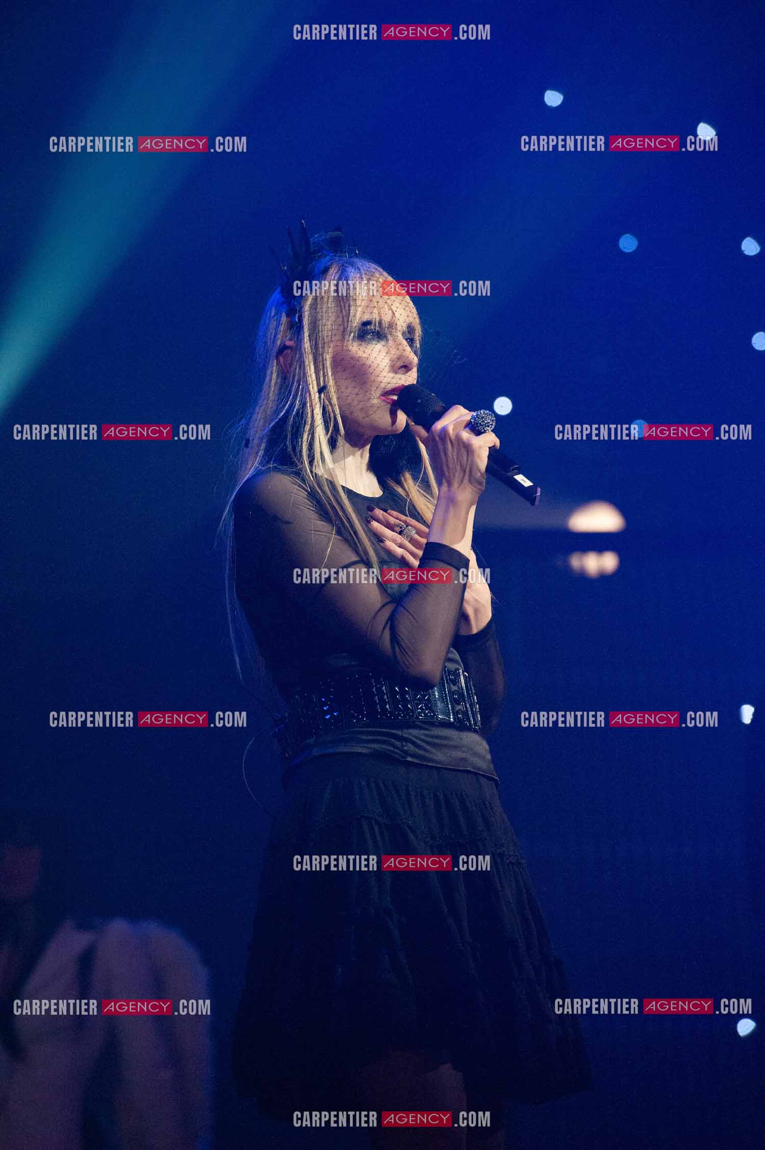 La chanteuse Jeanne Mas connue pour ses tubes “ Toute Première Fois et “ En Rouge et Noir “ dans la tournée RFM LOVE 80 au Zénith de Paris en 2010.        ( Exclusif )