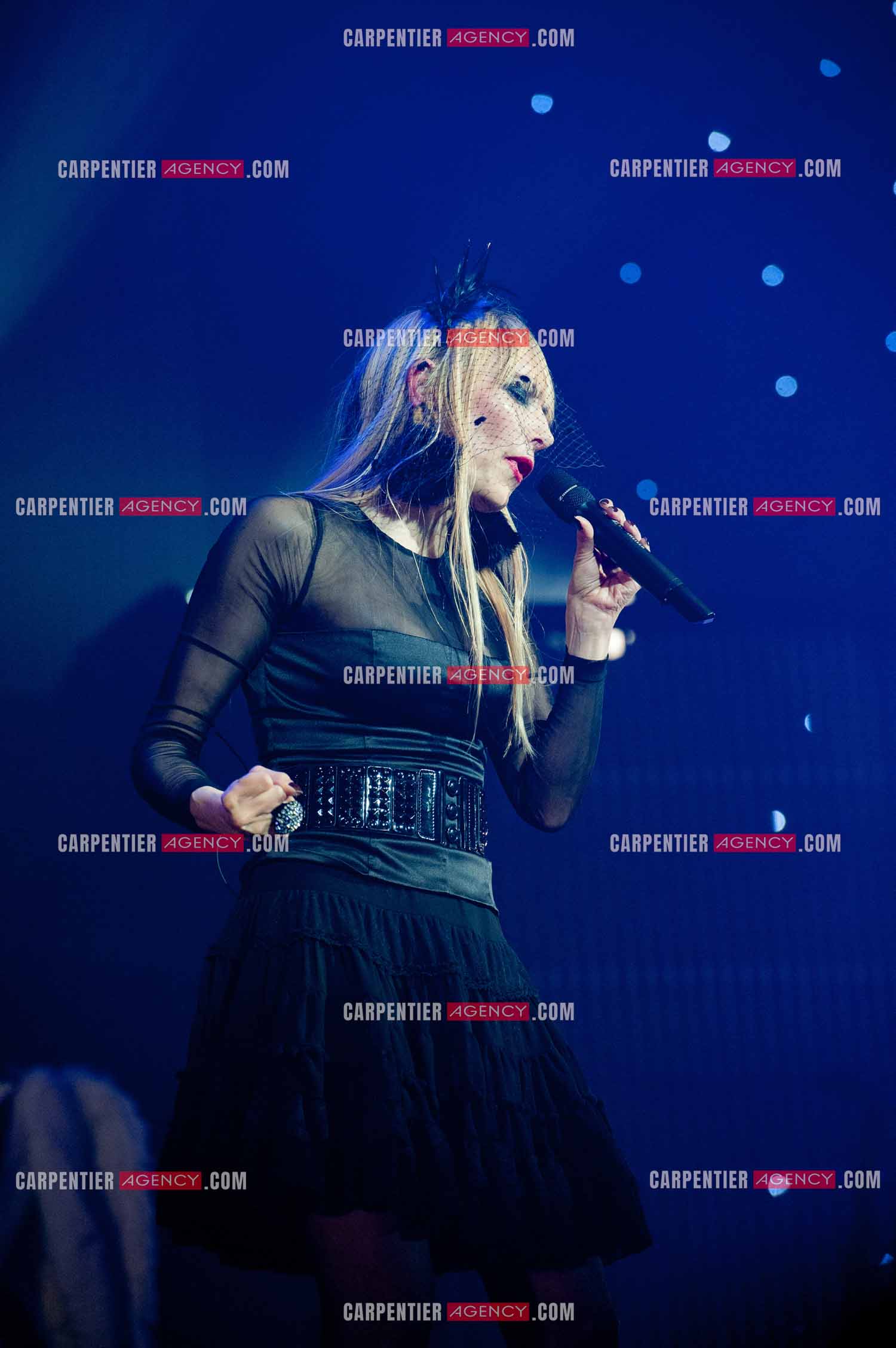 La chanteuse Jeanne Mas connue pour ses tubes “ Toute Première Fois et “ En Rouge et Noir “ dans la tournée RFM LOVE 80 au Zénith de Paris en 2010.        ( Exclusif )
