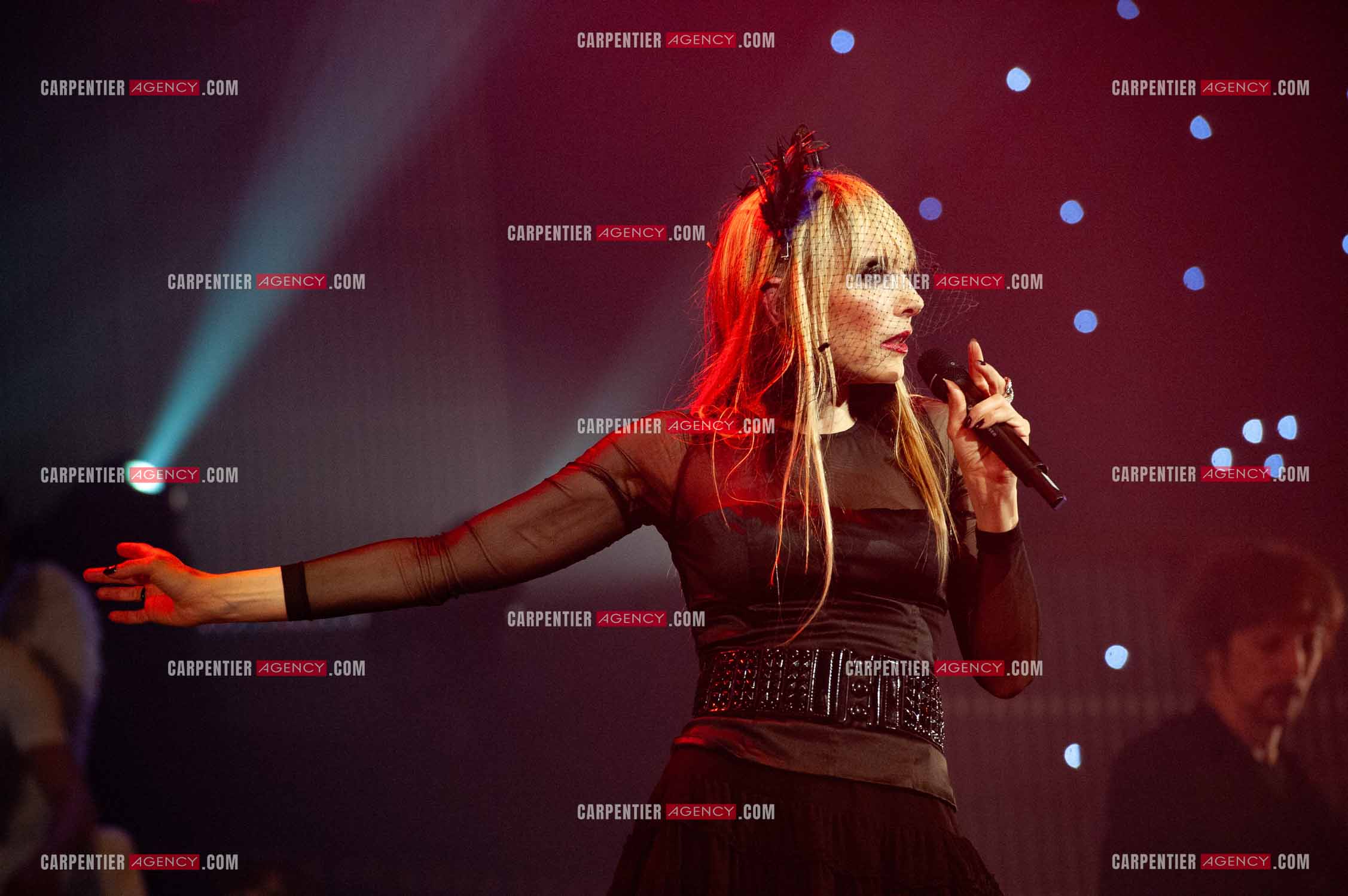 La chanteuse Jeanne Mas connue pour ses tubes “ Toute Première Fois et “ En Rouge et Noir “ dans la tournée RFM LOVE 80 au Zénith de Paris en 2010.        ( Exclusif )