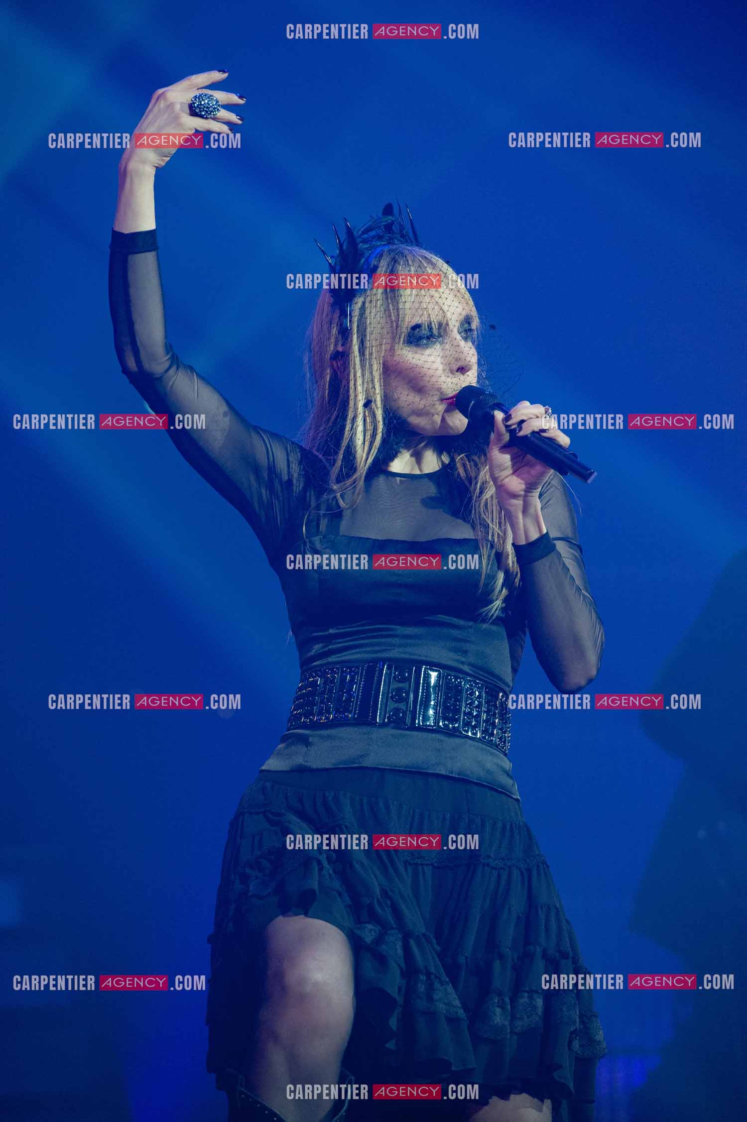 La chanteuse Jeanne Mas connue pour ses tubes “ Toute Première Fois et “ En Rouge et Noir “ dans la tournée RFM LOVE 80 au Zénith de Paris en 2010.        ( Exclusif )
