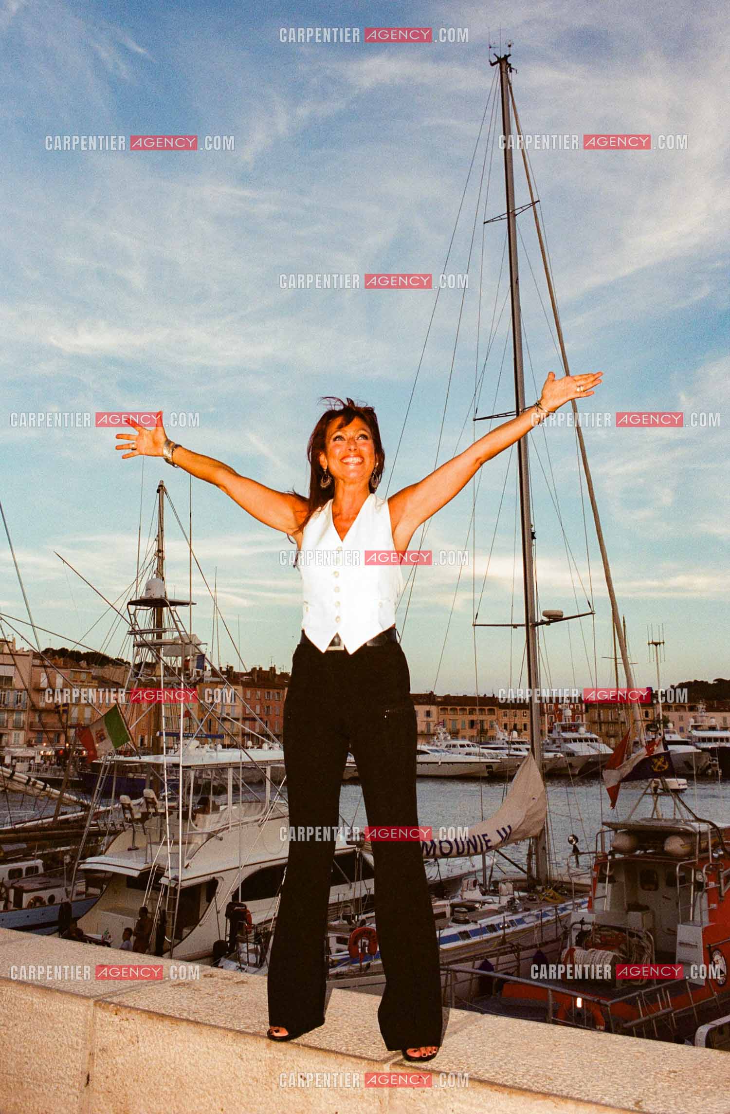 Portrait de la chanteuse Julie Pietri à St Tropez.       ( Exclusif )