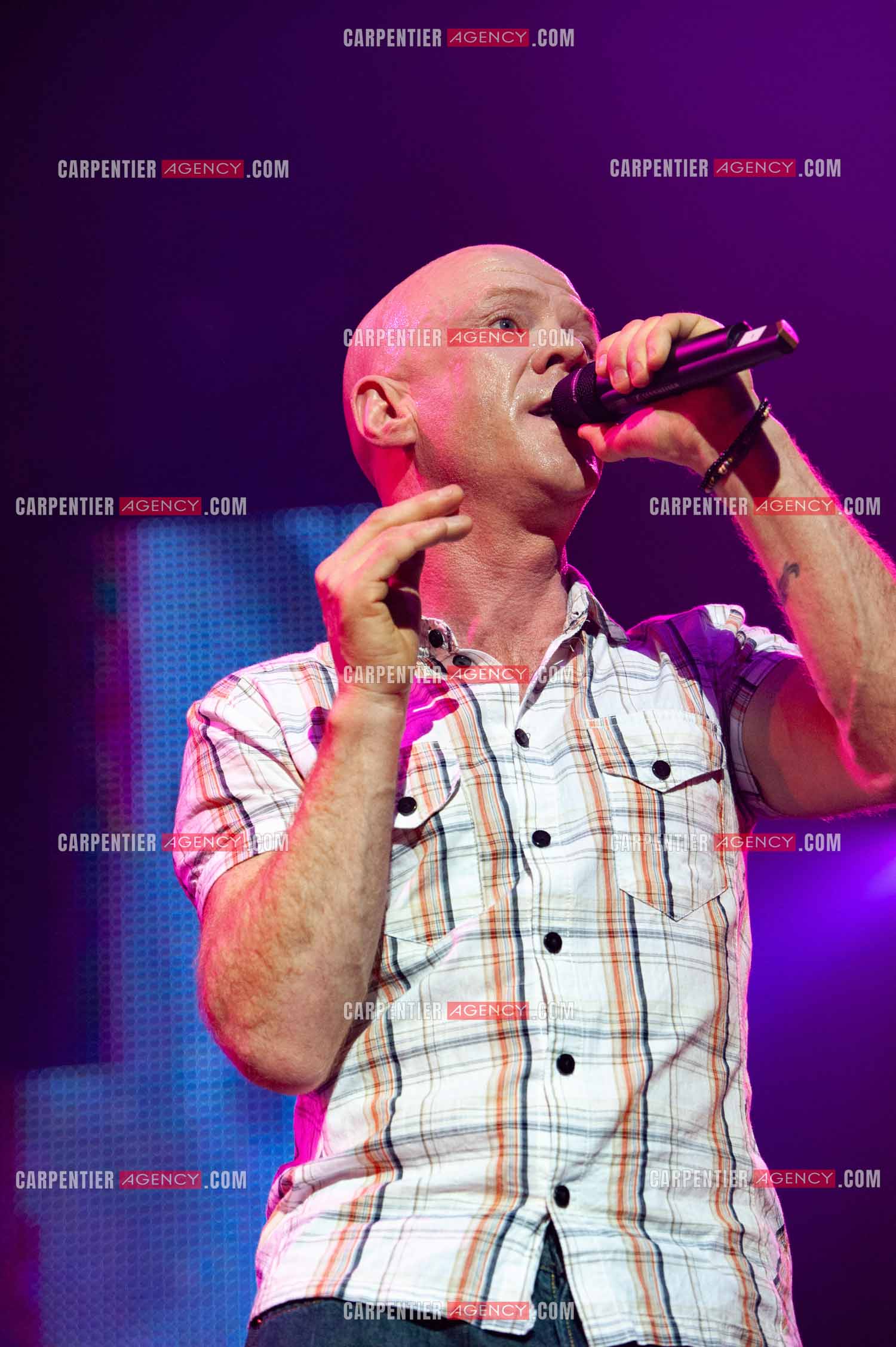 Le chanteur écossais Jimmy Somerville connu pour son tube “ Smalltown Boy “ dans la tournée RFM LOVE 80 au Zénith de Paris en 2010.      ( Exclusif )