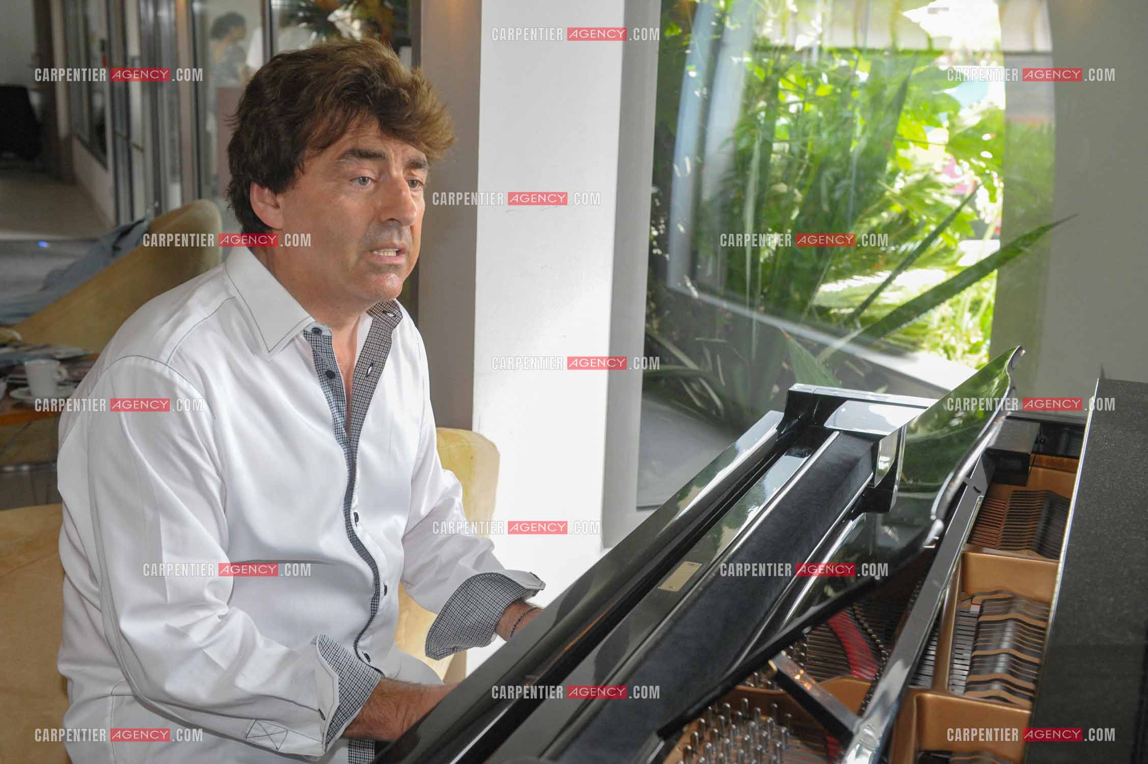 Le chanteur Claude Barzotti lors de ses vacances a Agde en 2013.         ( Exclusif )