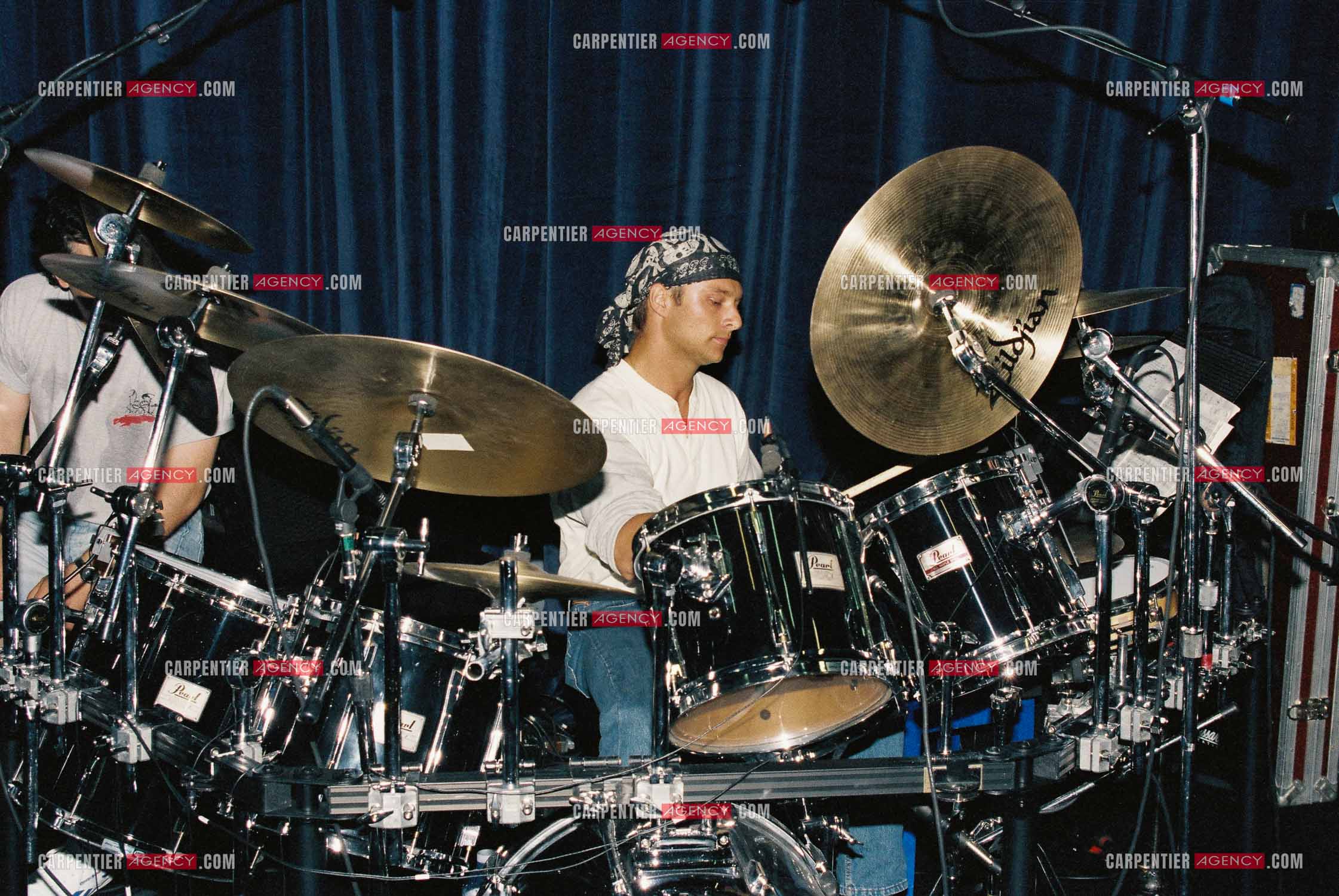 David Hallyday et le batteur Yves Sanna lors des répétitions au studio LONG COURRIER a Aubervilliers  pour les concerts au PARC DES PRINCES que son père donnera les 18, 19 et 20 juin 1993 pour l'anniversaire de ses 50 ans.  ( Exclusif )