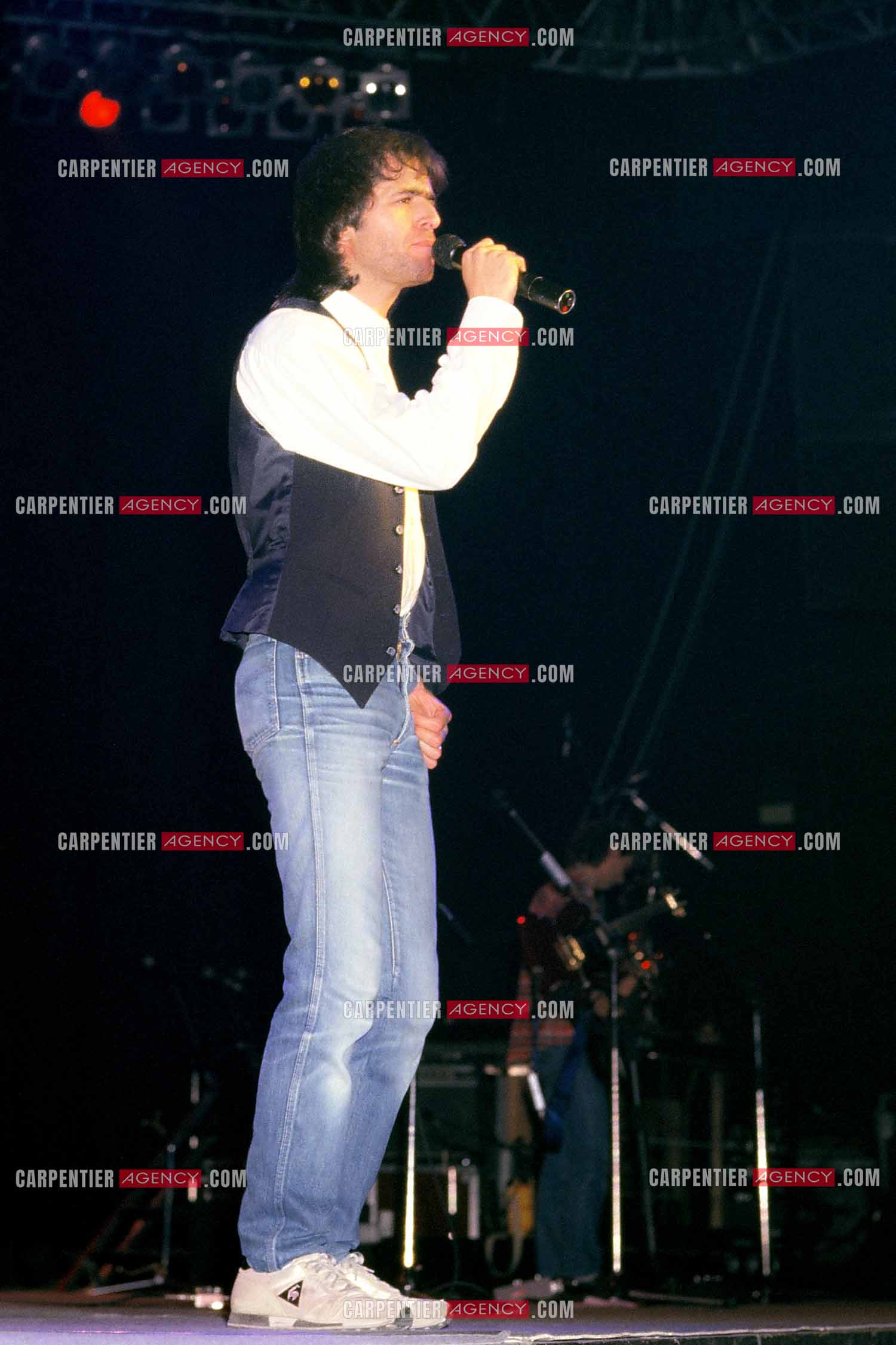 Le chanteur Jean-Jacques en concert au Zénith de Paris le 03 Décembre 1985.