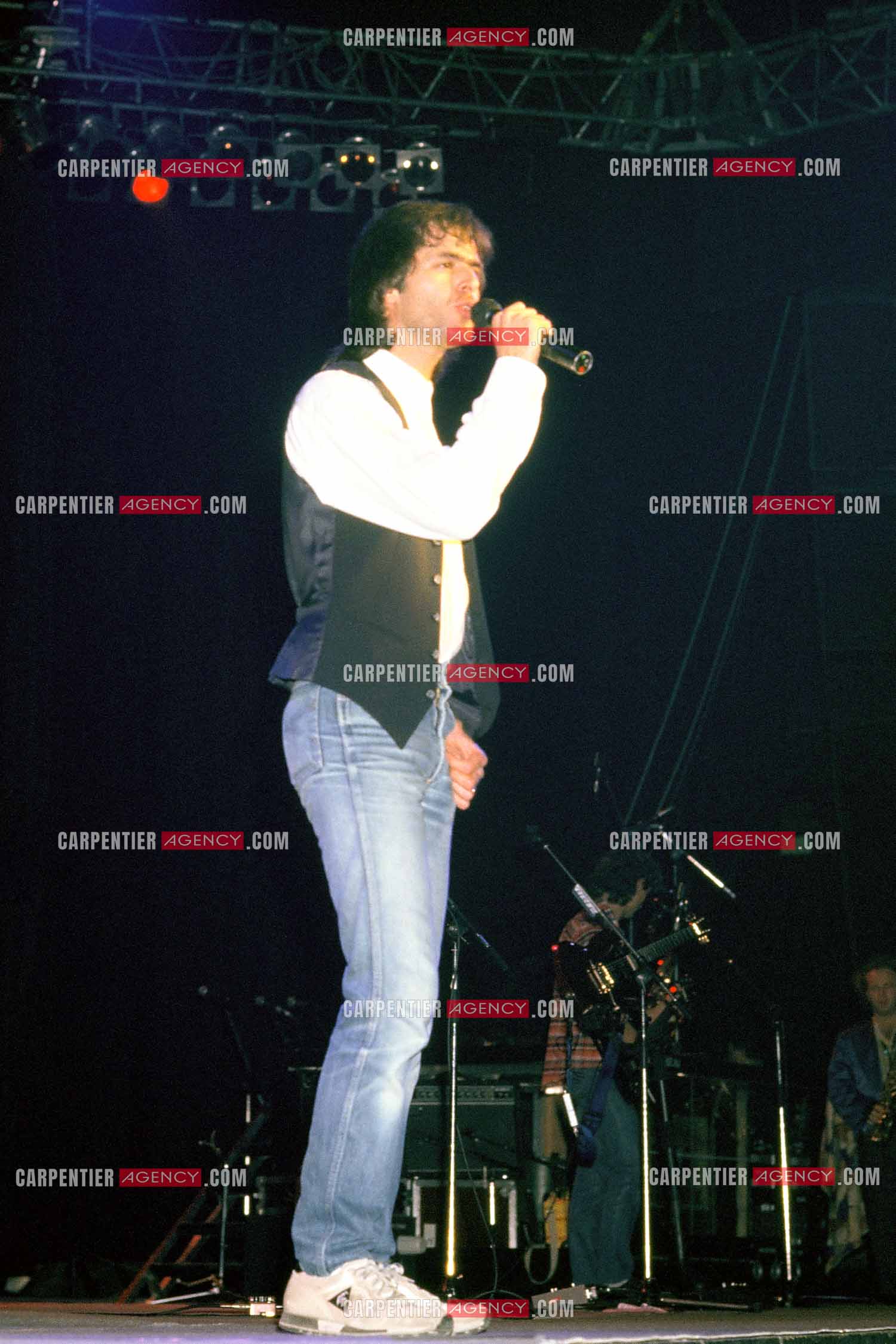 Le chanteur Jean-Jacques en concert au Zénith de Paris le 03 Décembre 1985.