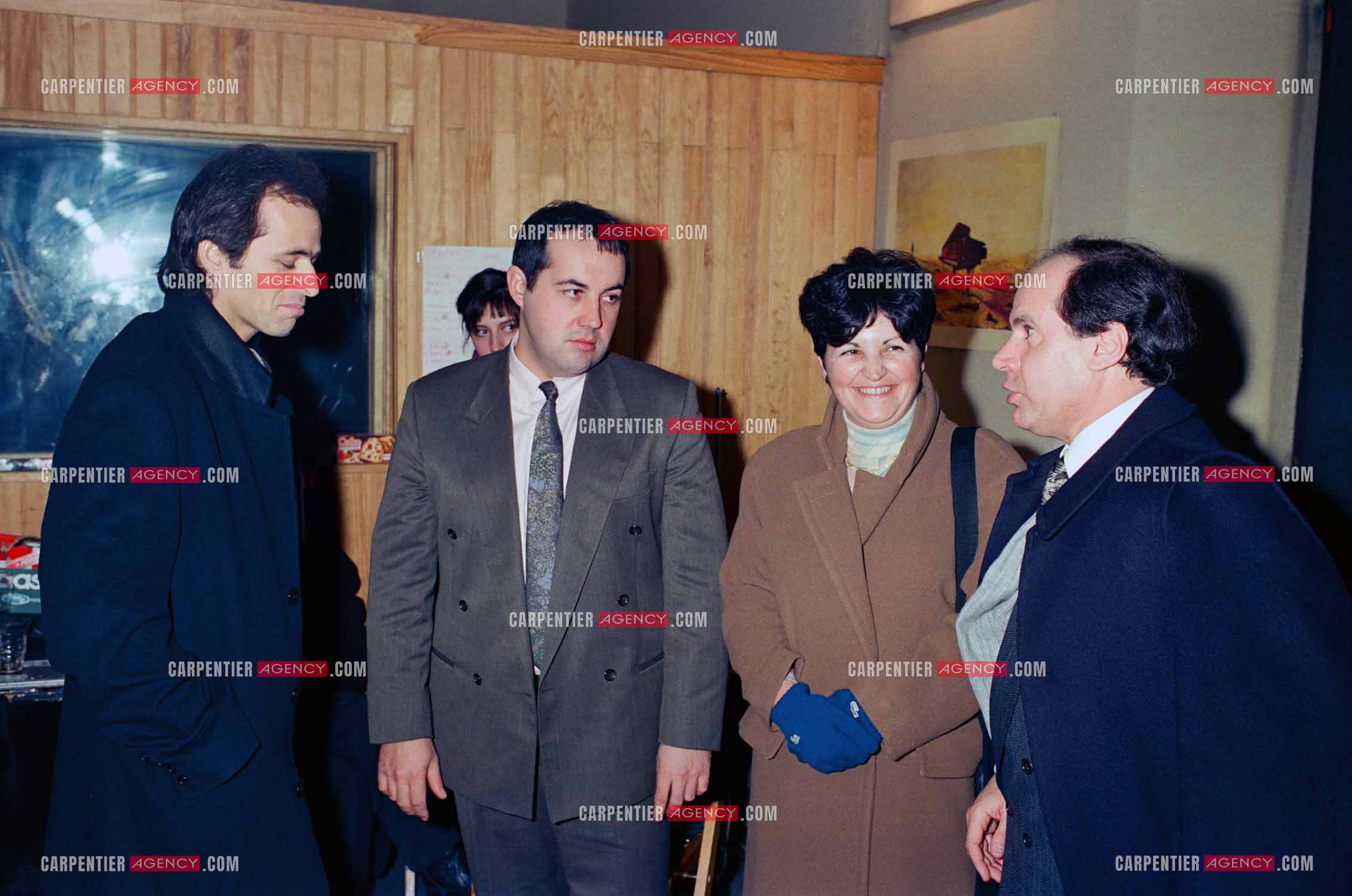 Jean-Jacques Goldman lors d'un repas de production avec ses musiciens le 20 juin 1985.    ( Exclusif )