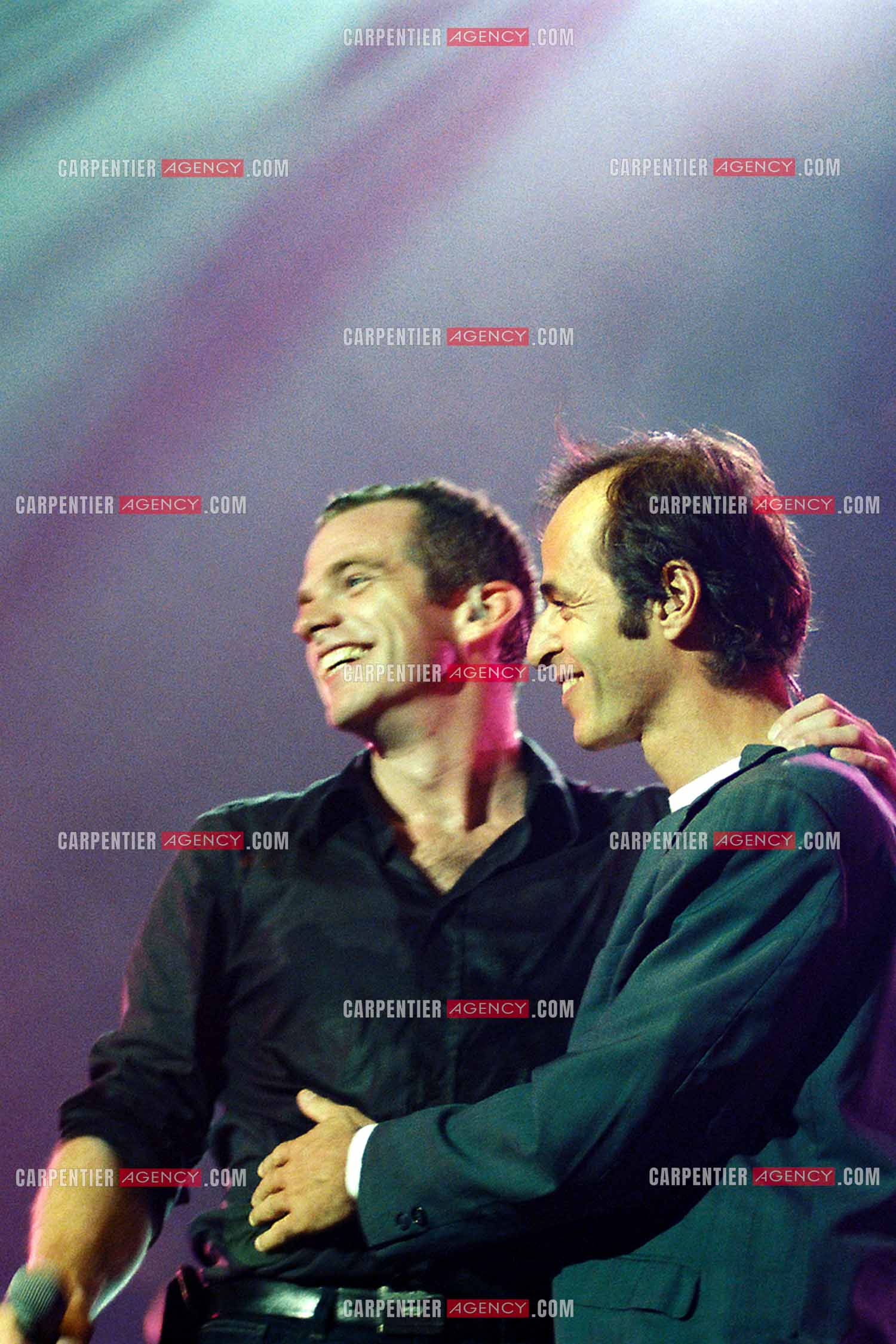 Le chanteur Garou en concert au POPB de Paris Bercy les  19, 20 et 21 mars 2002. Garou en duo avec le chanteur Jean-Jacques Goldman.   ( Exclusif )