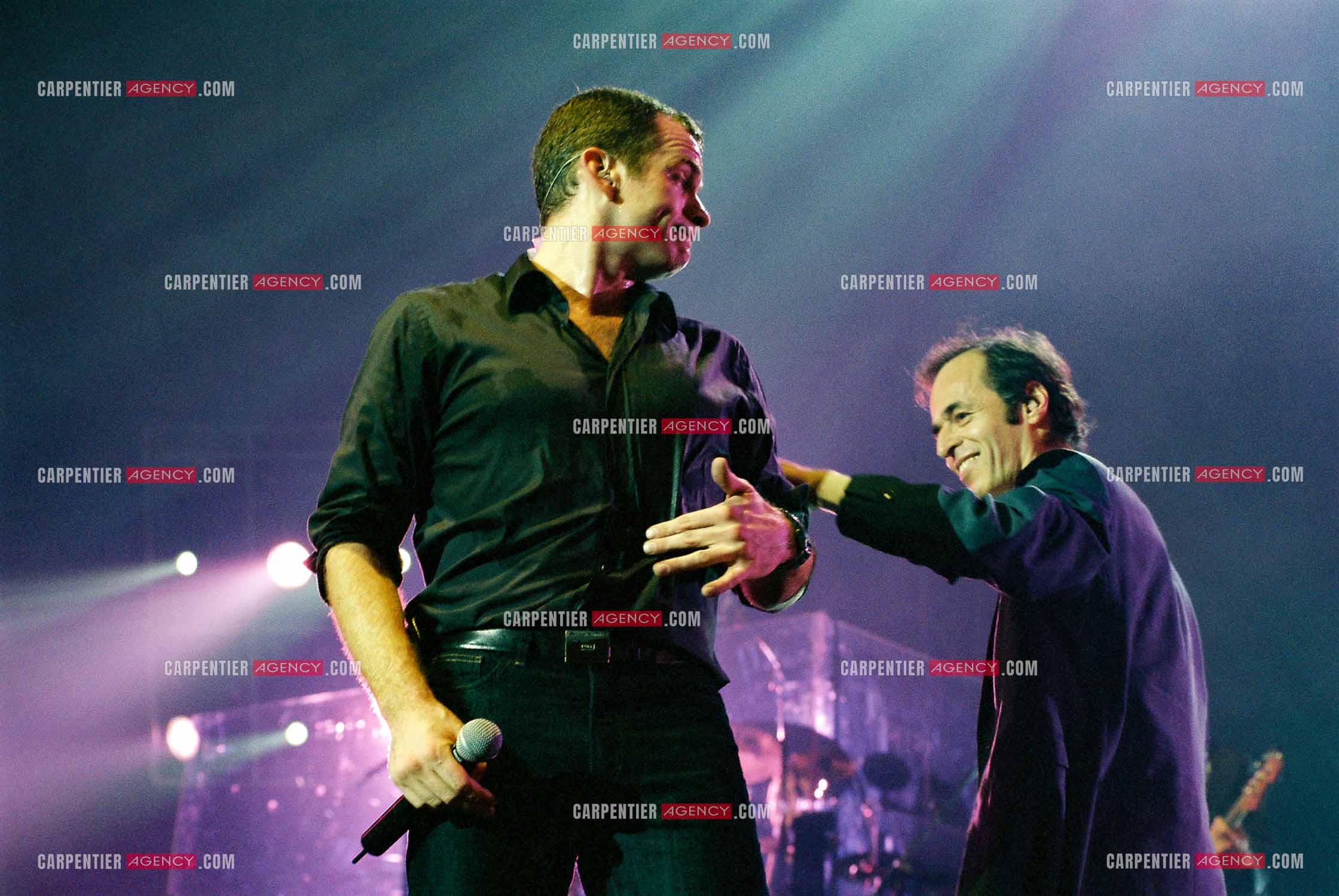 Le chanteur Garou en concert au POPB de Paris Bercy les  19, 20 et 21 mars 2002. Garou en duo avec le chanteur Jean-Jacques Goldman.   ( Exclusif )