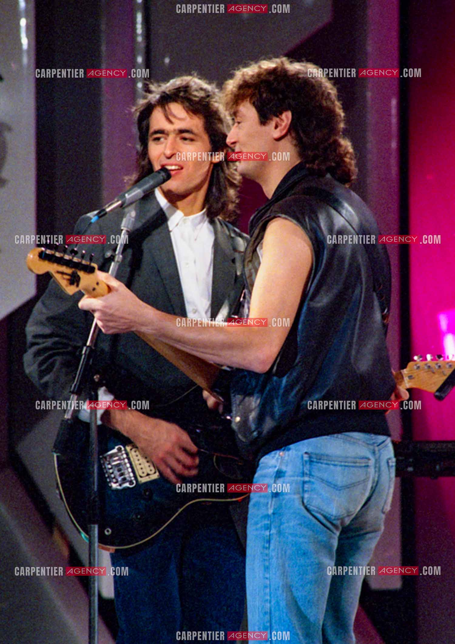 Émission “Champs Élysées“ avec comme invités Jean-Jacques Goldman accompagné par Michael Jones le 06 Déc 1986.