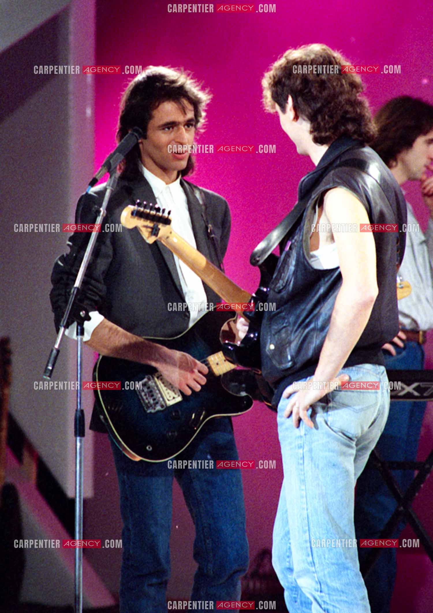 Émission “Champs Élysées“ avec comme invités Jean-Jacques Goldman accompagné par Michael Jones le 06 Déc 1986.