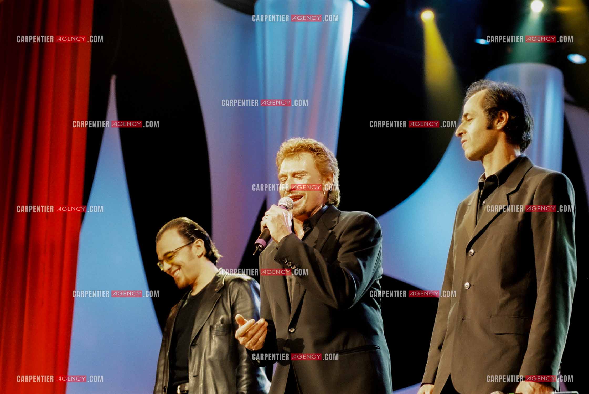 13e cérémonie des Victoires de la musique le 20 février 1998 à l'Olympia. Johnny Hallyday, Pascal Obispo et Jean-Jacques Goldman interprètent ensemble le titre “Quelque chose de Tennessee“.